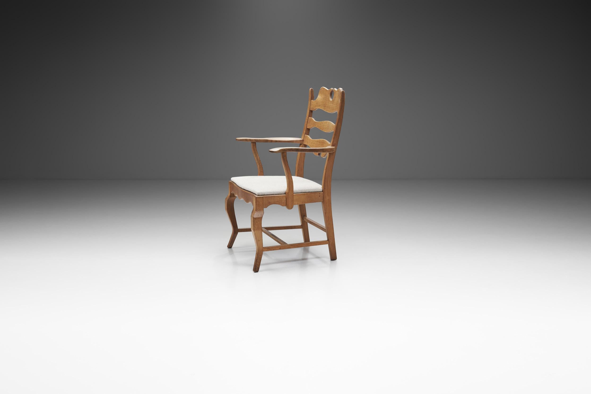 Lauren Ashley - Coppia di sedie da pranzo Henning Kjærnulf in Oak. in vendita 1