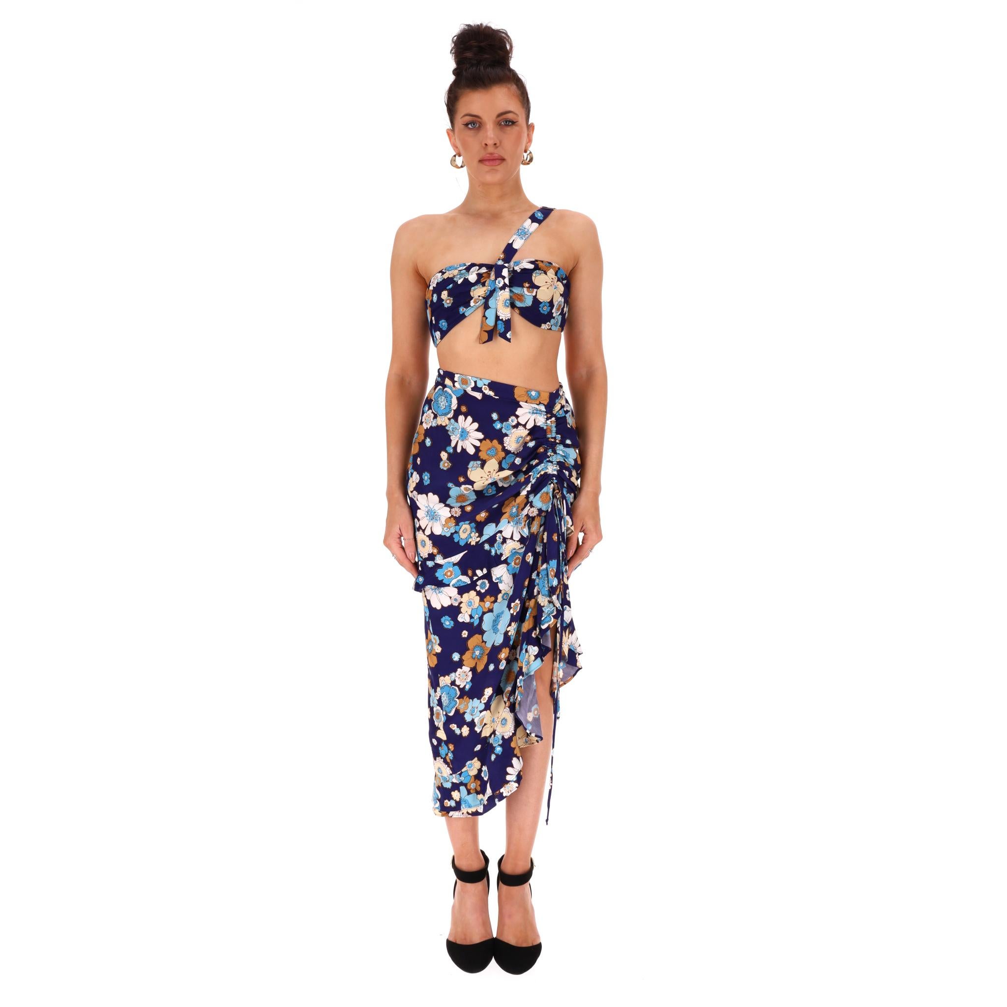 For Love & Lemons Asymmetrisches Oberteil mit Blumenmuster und passender Rock im Set

Marinefarbenes 'Magnolia'-Set bestehend aus einem Bandeau-Top und einem asymmetrischen Rock mit mehrfarbigem Blumenmuster.

Das Oberteil hat ein Bindeband auf der