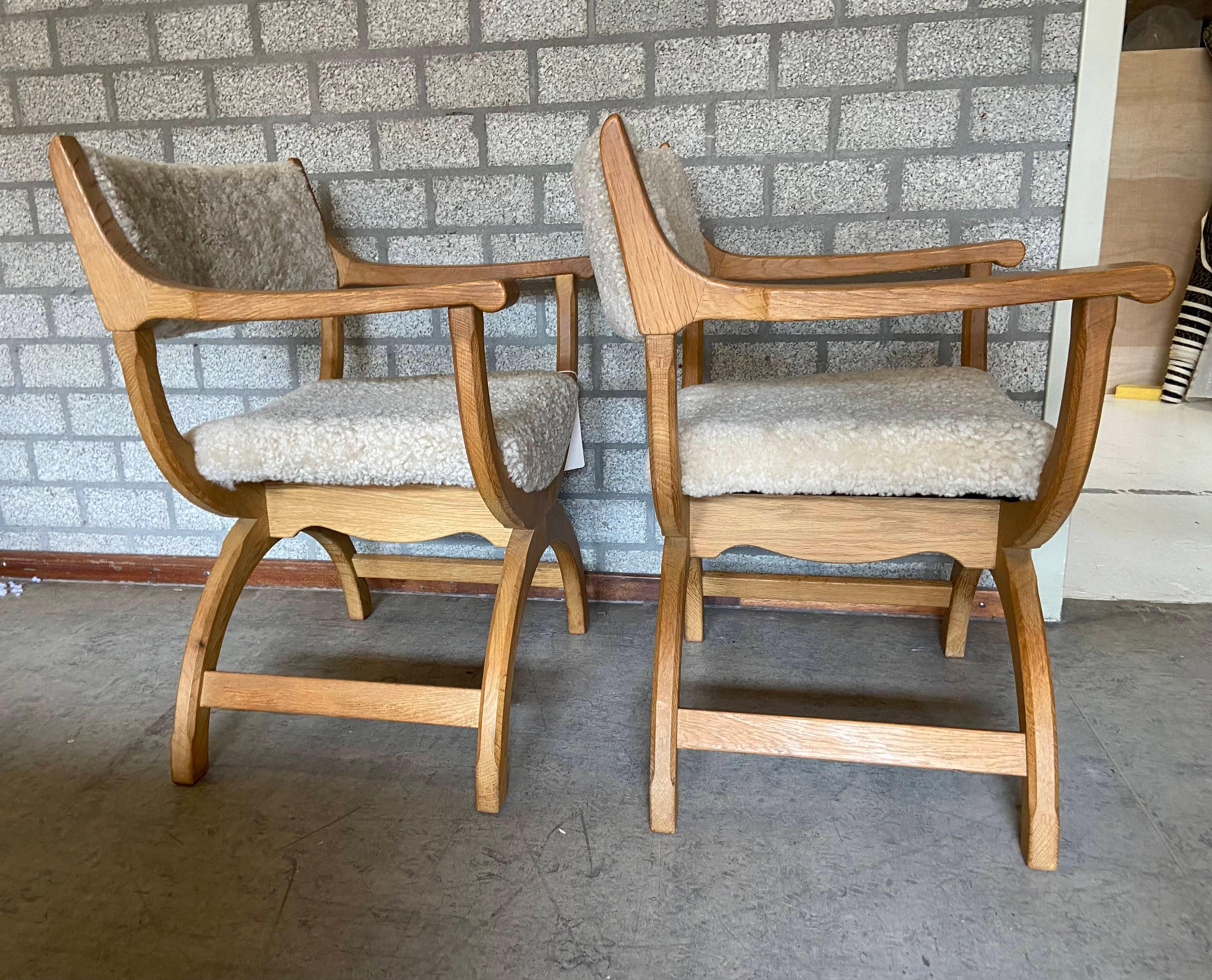 For Nina - Pair of Sheepskin Kurul Chairs by Henning Kjærnulf  In Good Condition In Utrecht, NL