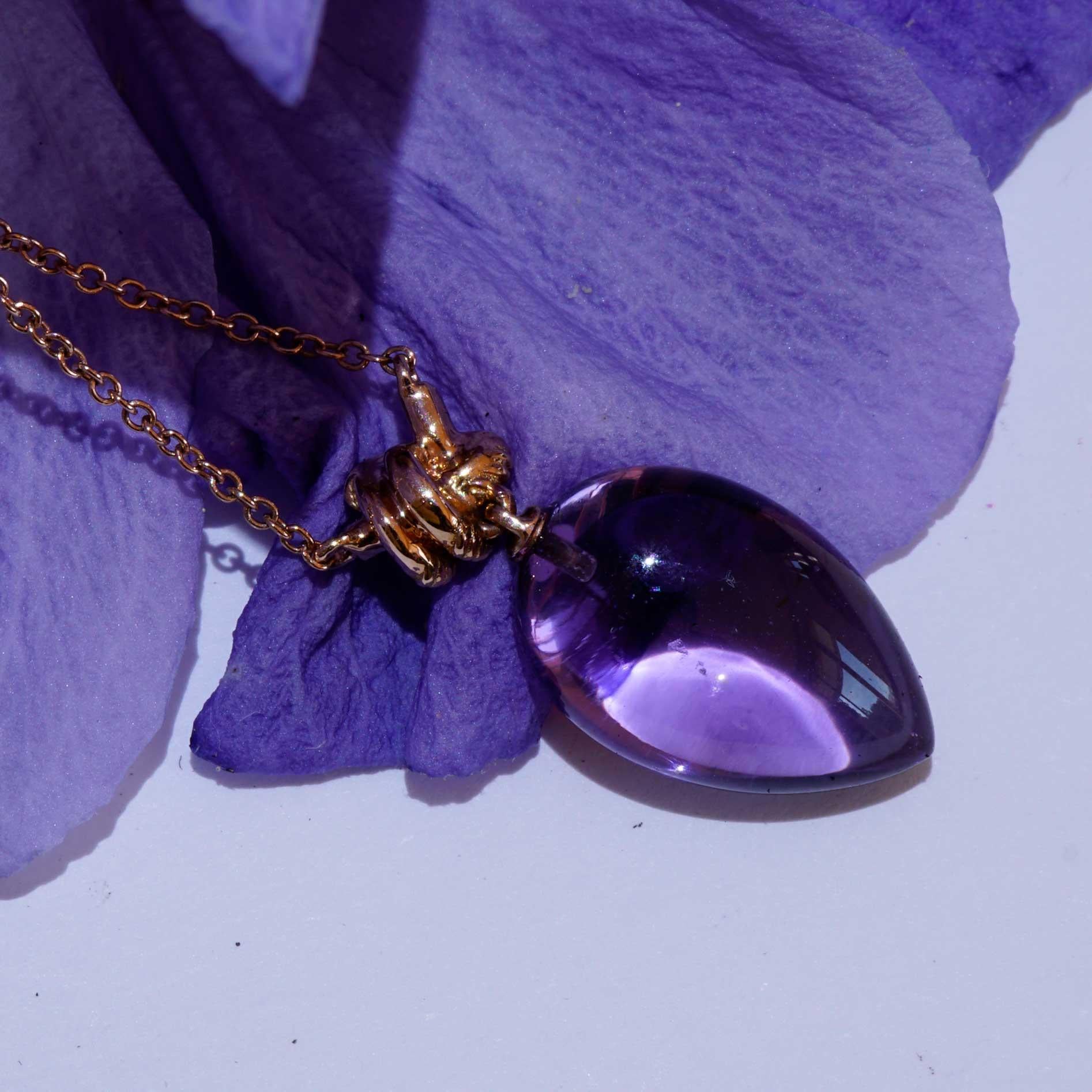 Cabochon For Sailors Amethyst Pendant Chain 750 Rose Gold delicate Knot Shape Amethyst For Sale