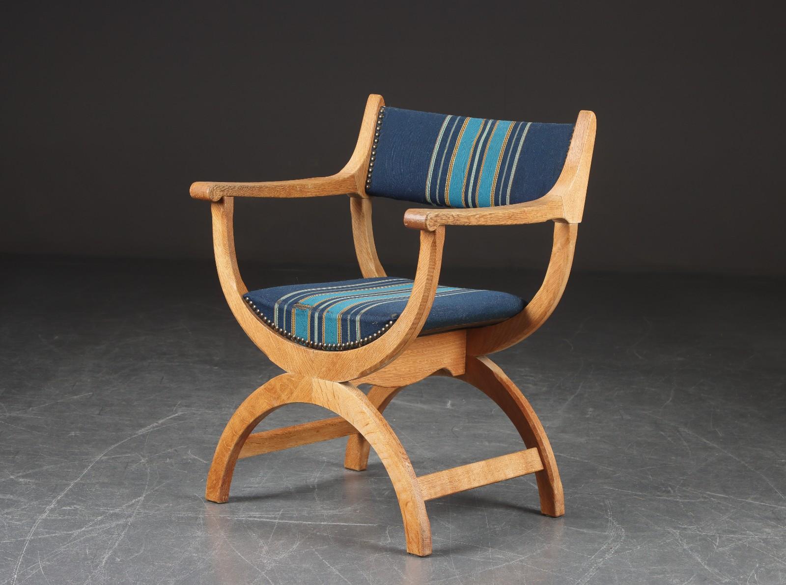 Designed by Henning Kjaernulf, this so-called “kurulstol” or kurul chair, is an iconic model by Danish designer, Henning Kjærnulf. The Kurul chair is an ancient folding chair, originally a folding stool with straight or curved legs. Among the