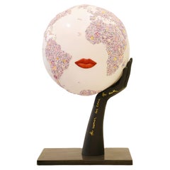Pour les femmes, nous nous soucions de la Terre Globe violet