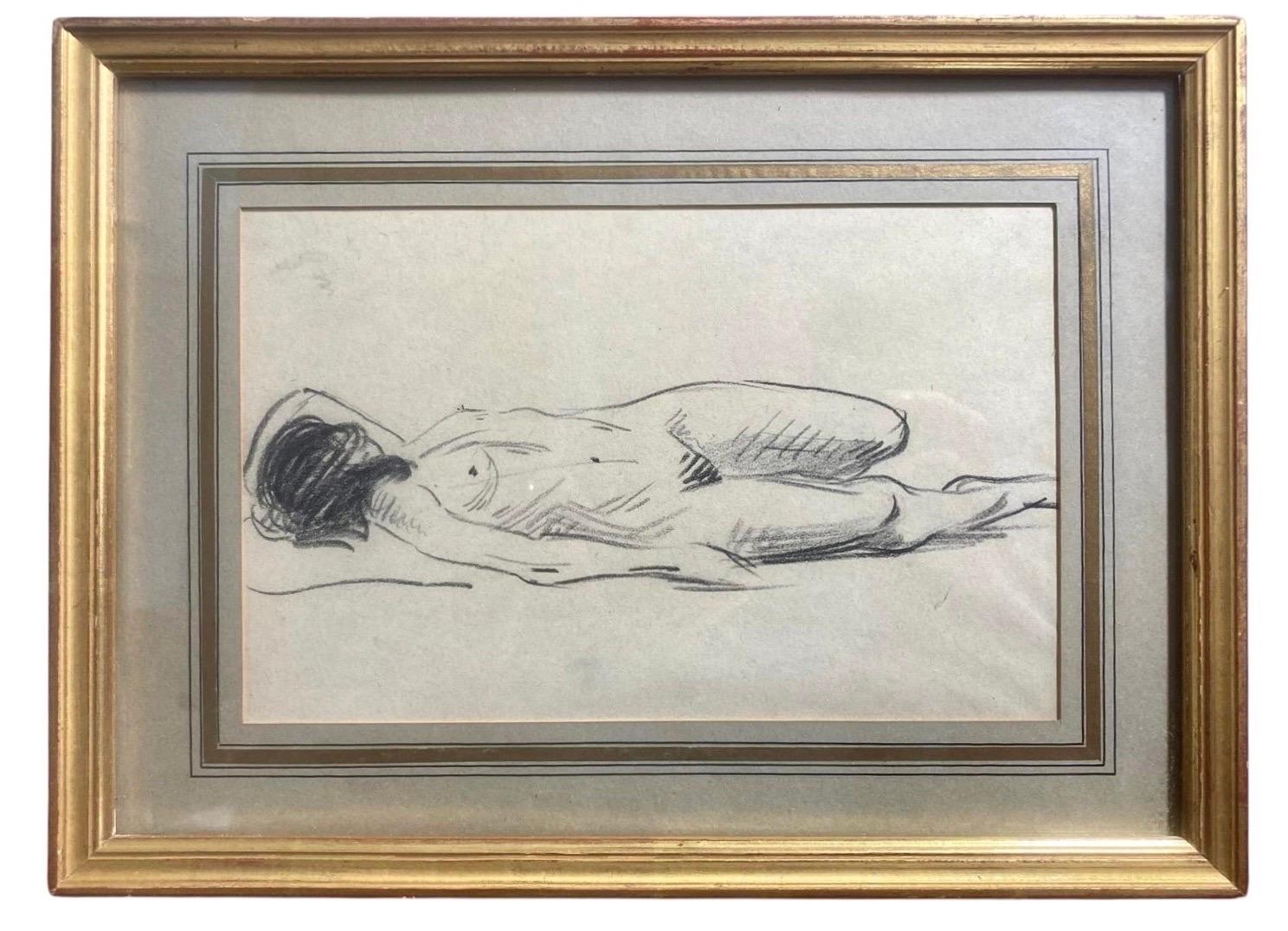 Charmant dessin original au fusain d'une femme nue par le célèbre artiste français Jean-Louis Forain. Ce dessin est empreint de la finesse de son trait et de sa sensibilité à saisir l'intimité et la grâce du corps féminin.
L'artiste exprime avec