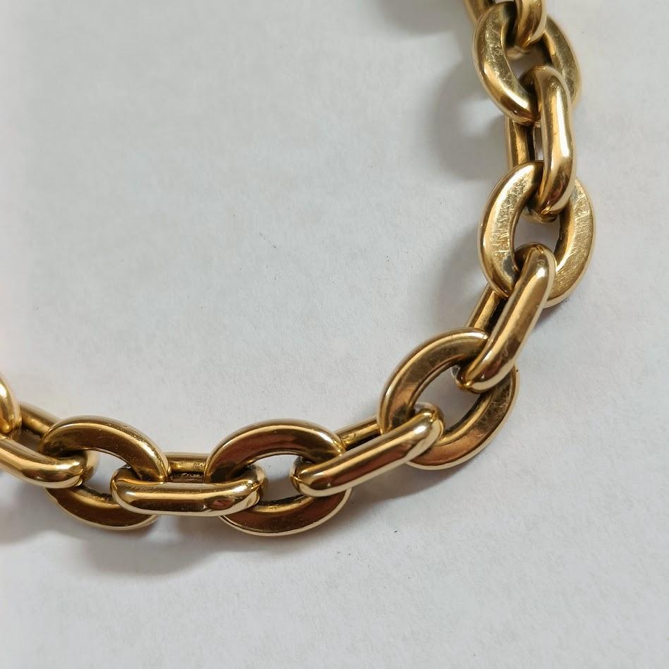 Ein Vintage-Forçat-Gliederarmband aus 18k Gelbgold.
Federverschluss. Herstellermarke nicht identifiziert. Gestempelt 750.

Länge: 20 cm
Gewicht: 16,77 Gramm

Guter Zustand. Normaler Verschleiß.