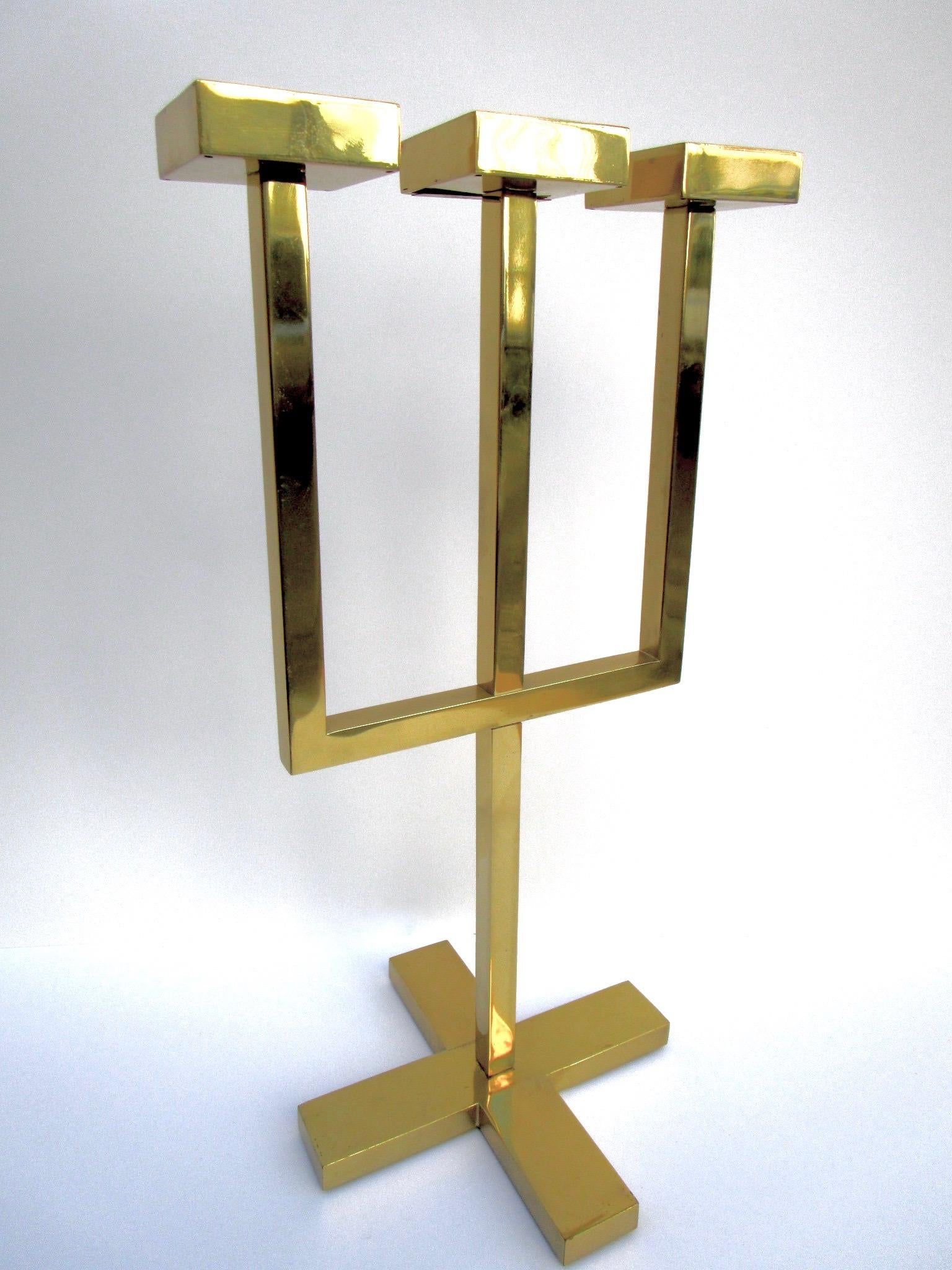 Forch candleholder in brass by Nicola Falcone 

This sophisticated candle holder features a crossed base and three arms, inspired by the shape of a fork. This contemporary item has a timeless detail to it, that makes it perfect in many modern