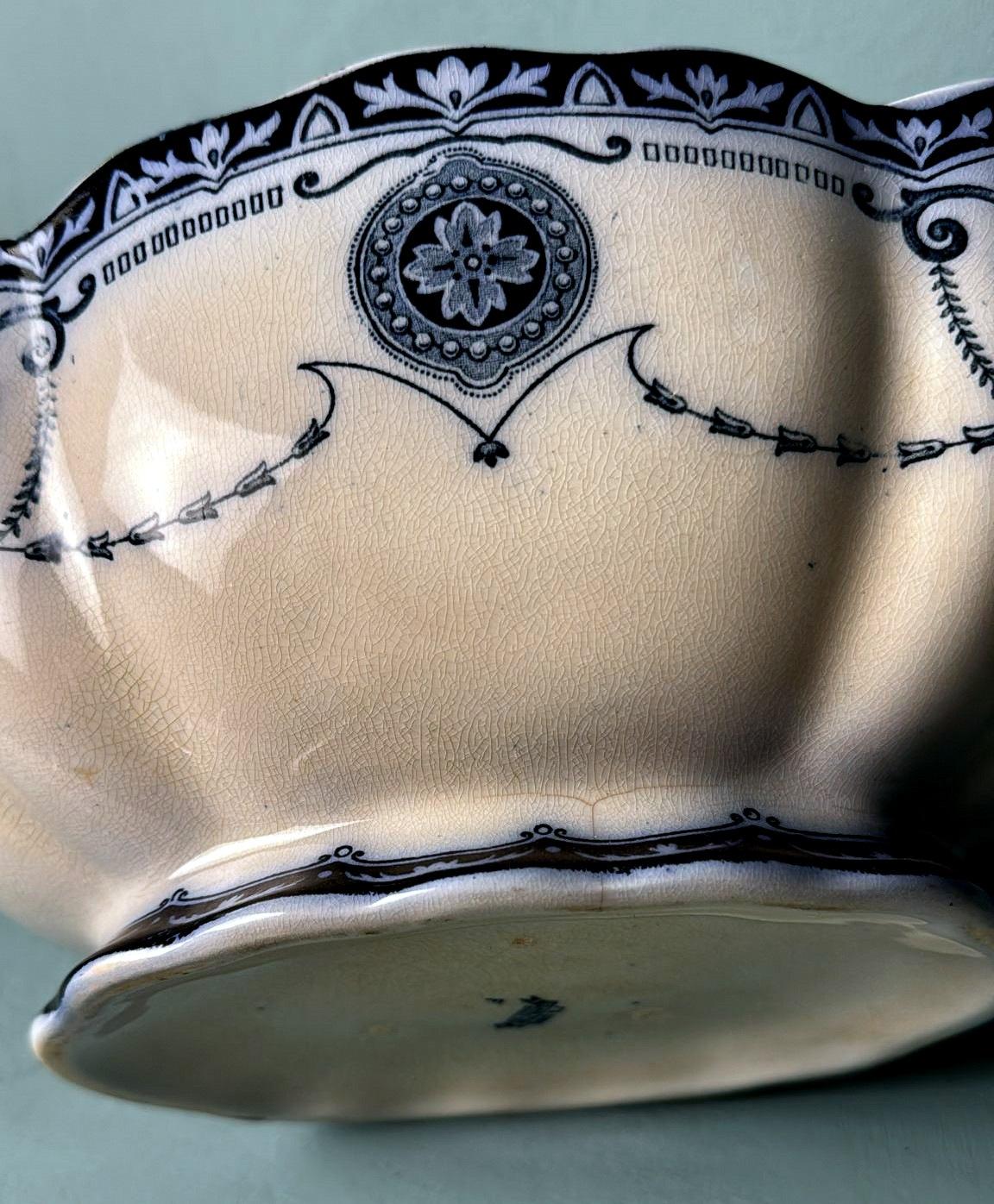 Soupière anglaise en porcelaine bleue Flow à motif Carlton, sans couvercle en vente 4