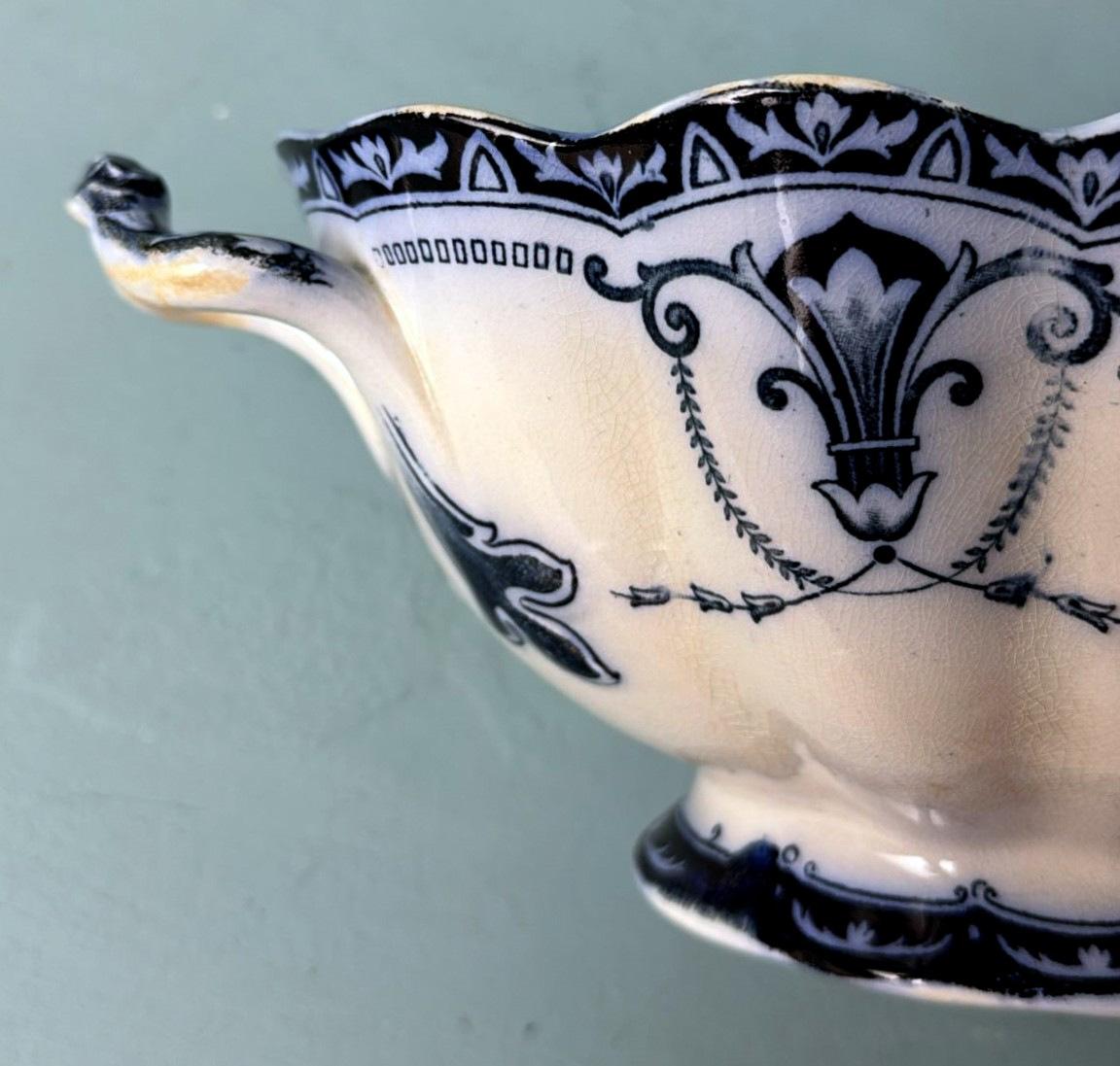 Soupière anglaise en porcelaine bleue Flow à motif Carlton, sans couvercle en vente 5