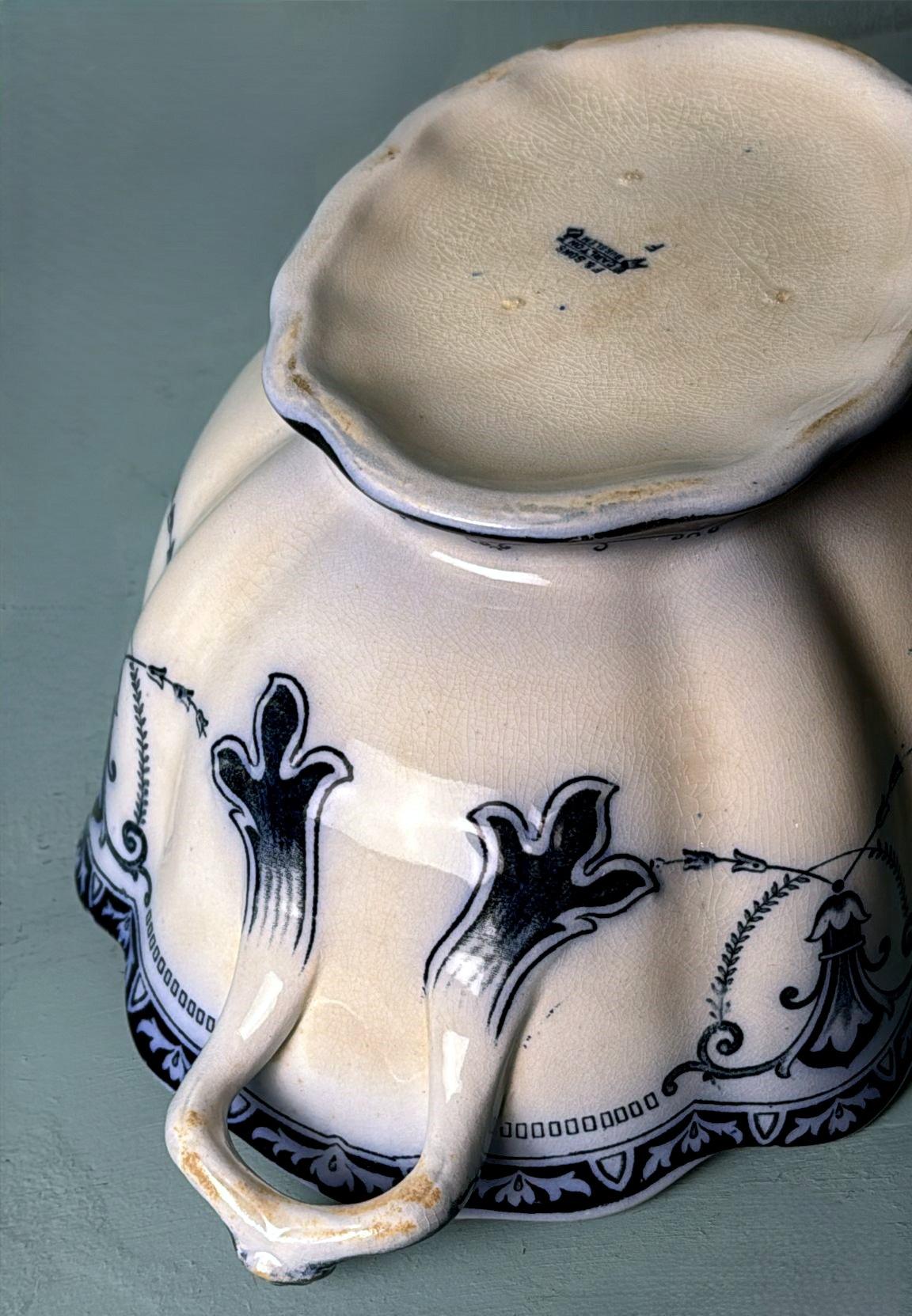 Soupière anglaise en porcelaine bleue Flow à motif Carlton, sans couvercle en vente 7