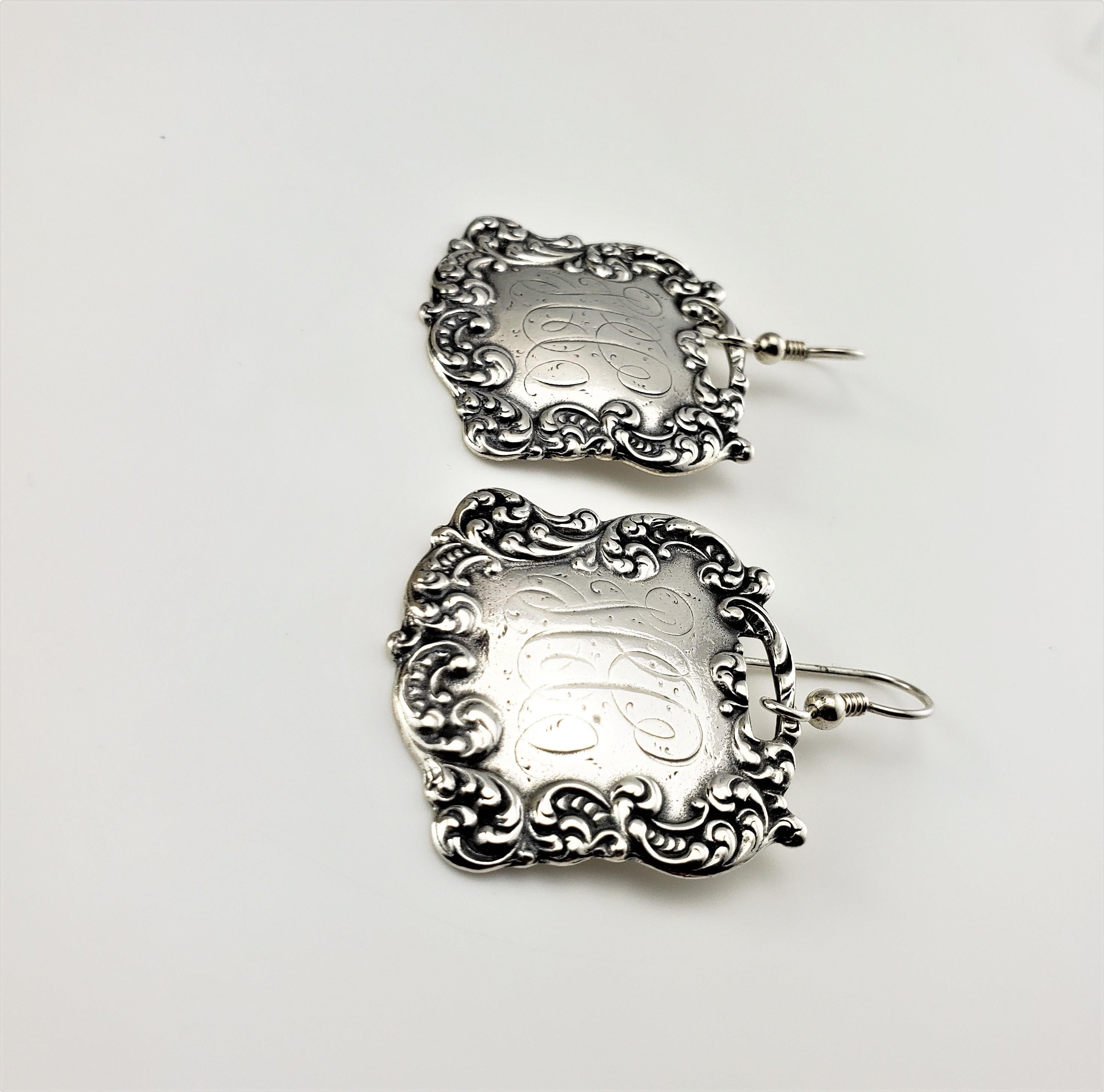 Foree Sterling Silver Luggage Tag Earrings-

These monogrammed luggage tag earrings are crafted in beautifully detailed sterling silver.

Size:  1  1/4