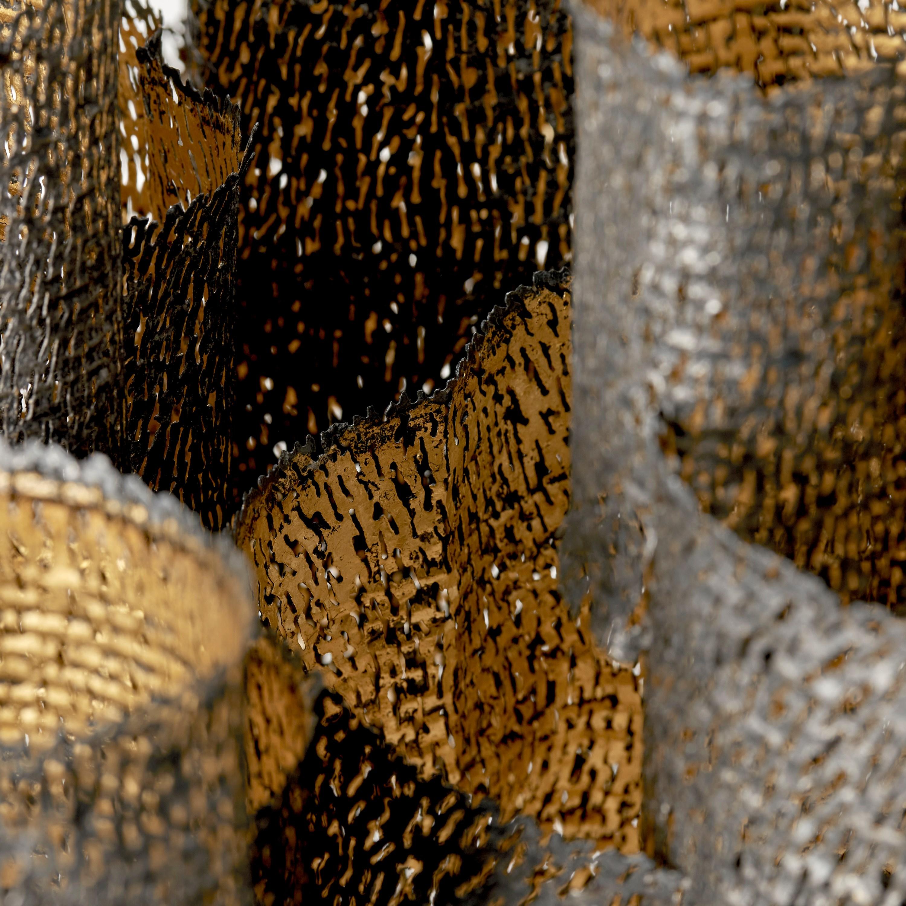 Bosque, gran escultura de acero y oro con textura y perforaciones, de Claire Malet en Nuevo estado para la venta en London, GB