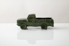 ""Forest Bulletside"" Glasierte Keramik-Auto-Skulptur
