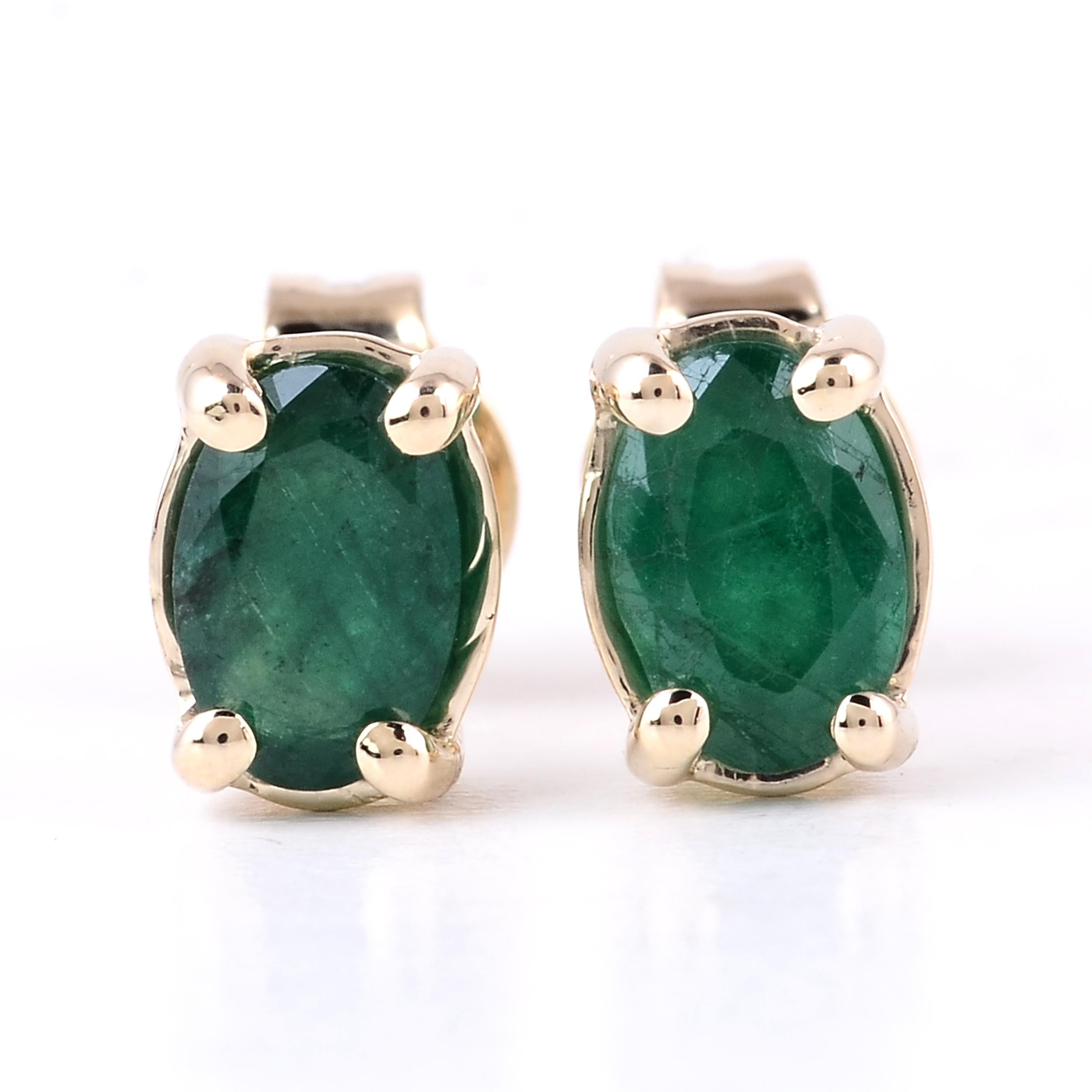 Immerse yourself in the enchanting beauty of nature with our Forest Ferns Oval Emerald Earrings. This exquisite addition to our Forest Ferns collection is a true embodiment of the lush, vibrant forests found across the globe.

Crafted with