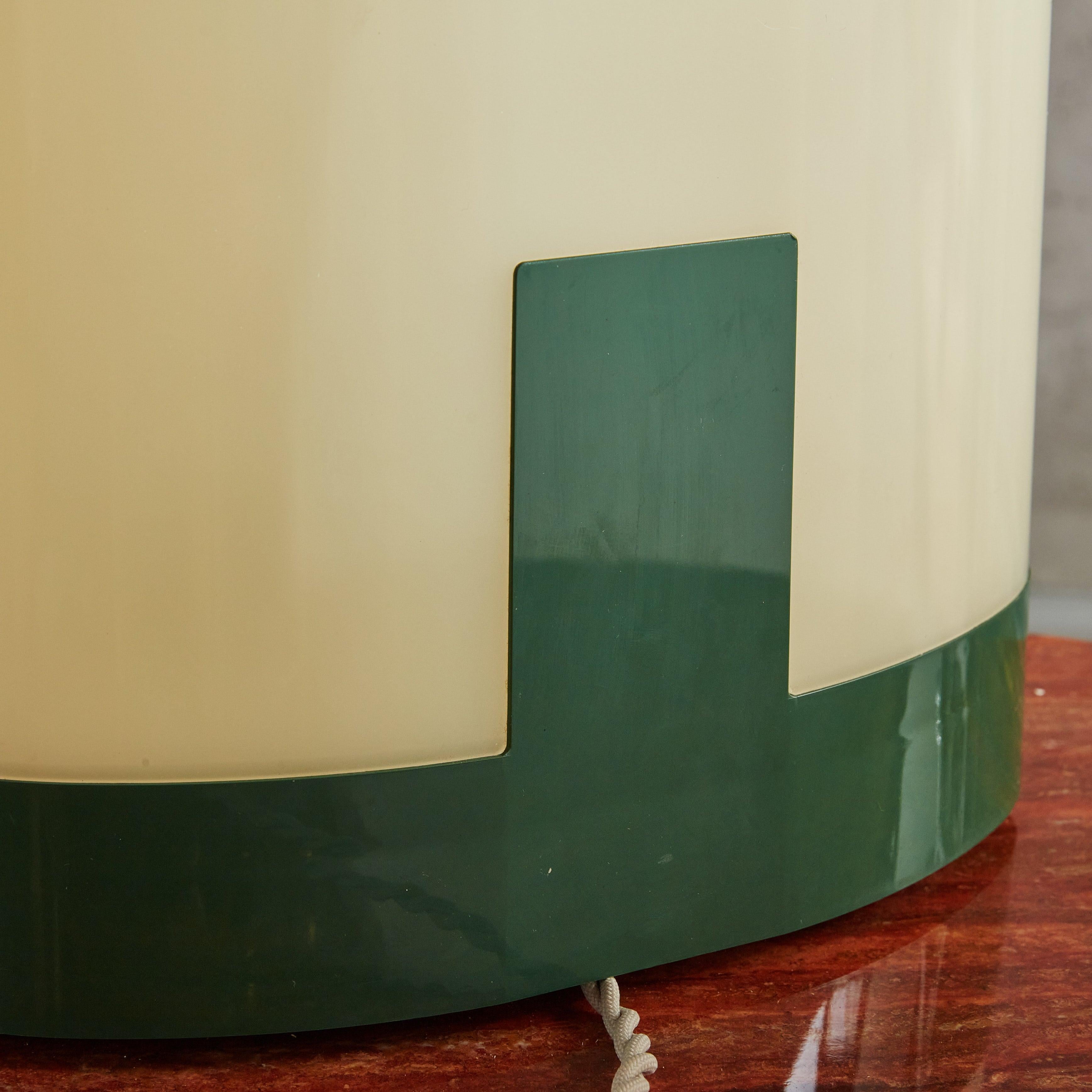 Forest Green + Cream Acrylic Dome Table Lamp, 1970s In Good Condition For Sale In Chicago, IL