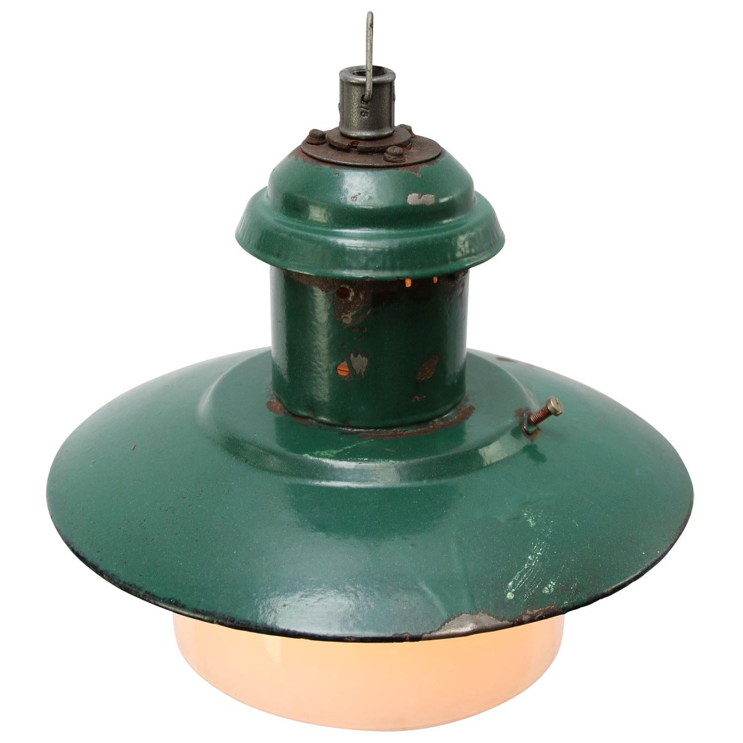 Green enamel factory pendant.
White inside. White opaline glass

Measure: Diameter glass 21 cm

Weight: 2.20 kg / 4.9 lb

Priced per individual item. All lamps have been made suitable by international standards for incandescent light bulbs,