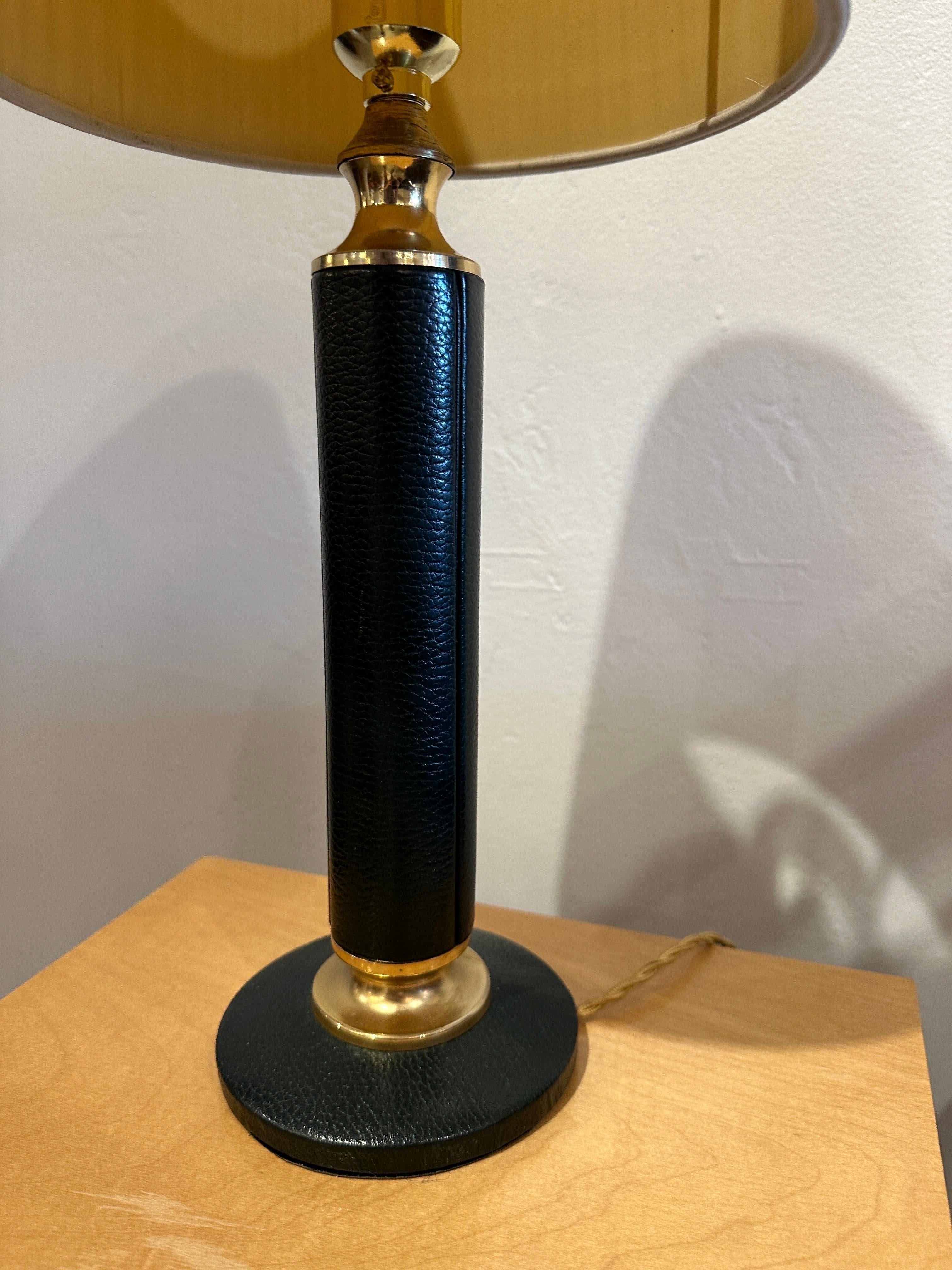 Forest Green Leather Clad Vintage French Table Lamp For Sale 1