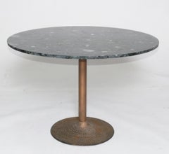 Waldgrüner Marmor und kupferfarbener Metall-Esstisch Illmari Tapiovaara Styl