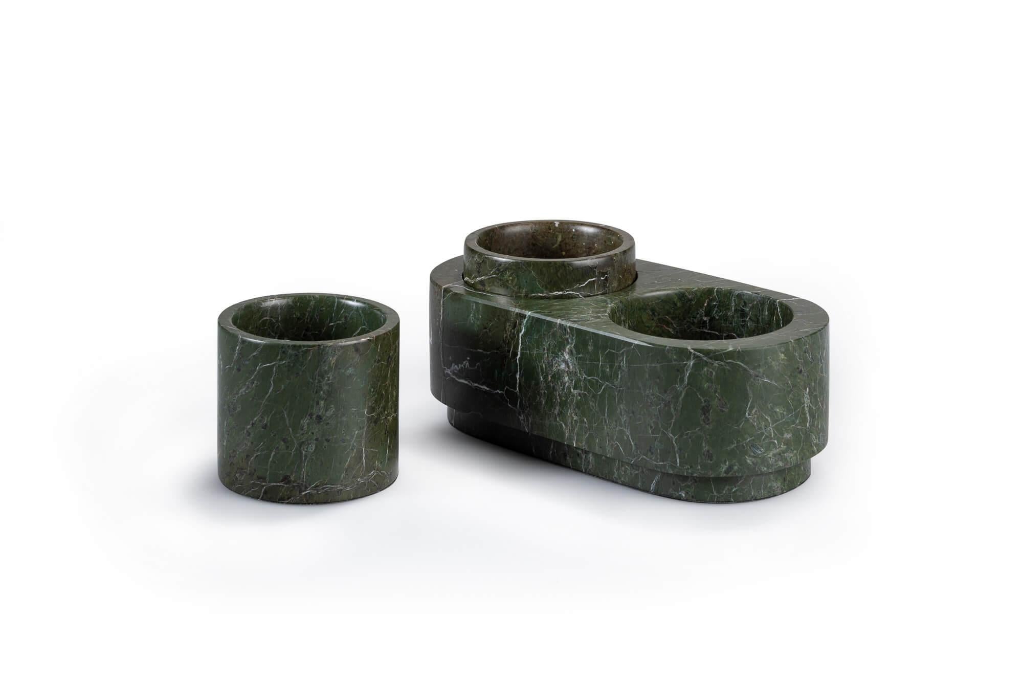 Europeo Set di contenitori per sale e pepe in marmo verde bosco in vendita