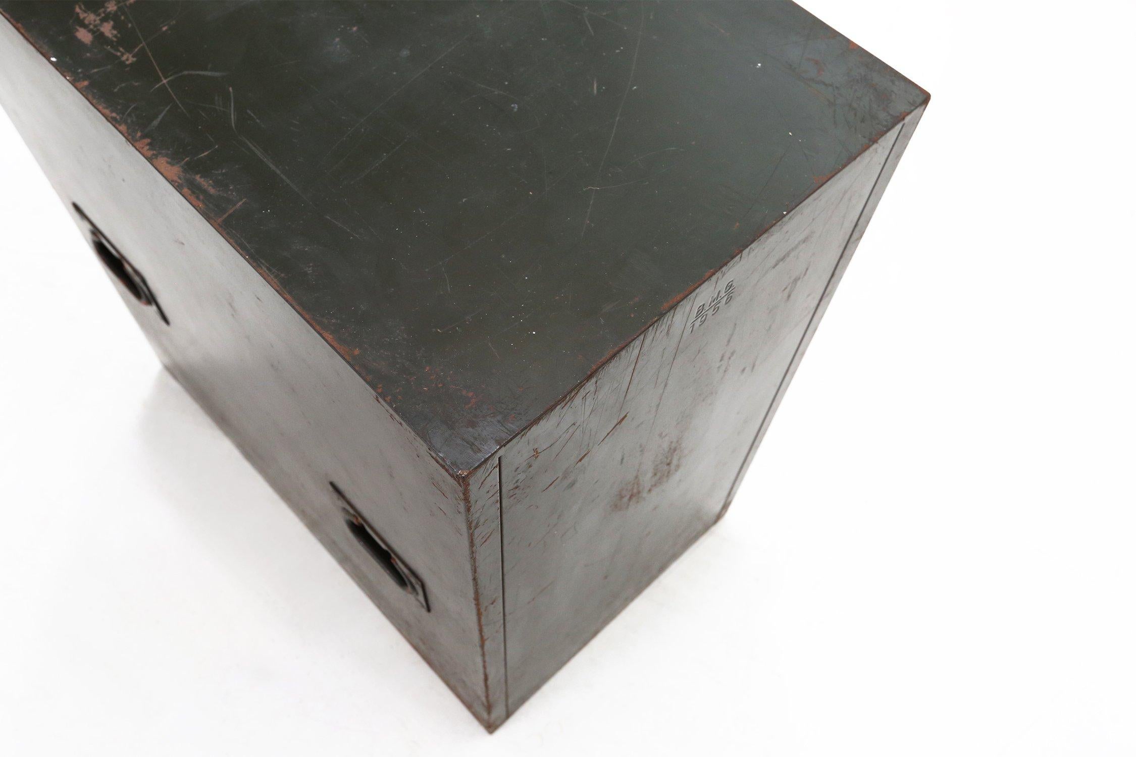 Metallo Armadietto o cassettiera militare in metallo verde foresta, 1956 in vendita