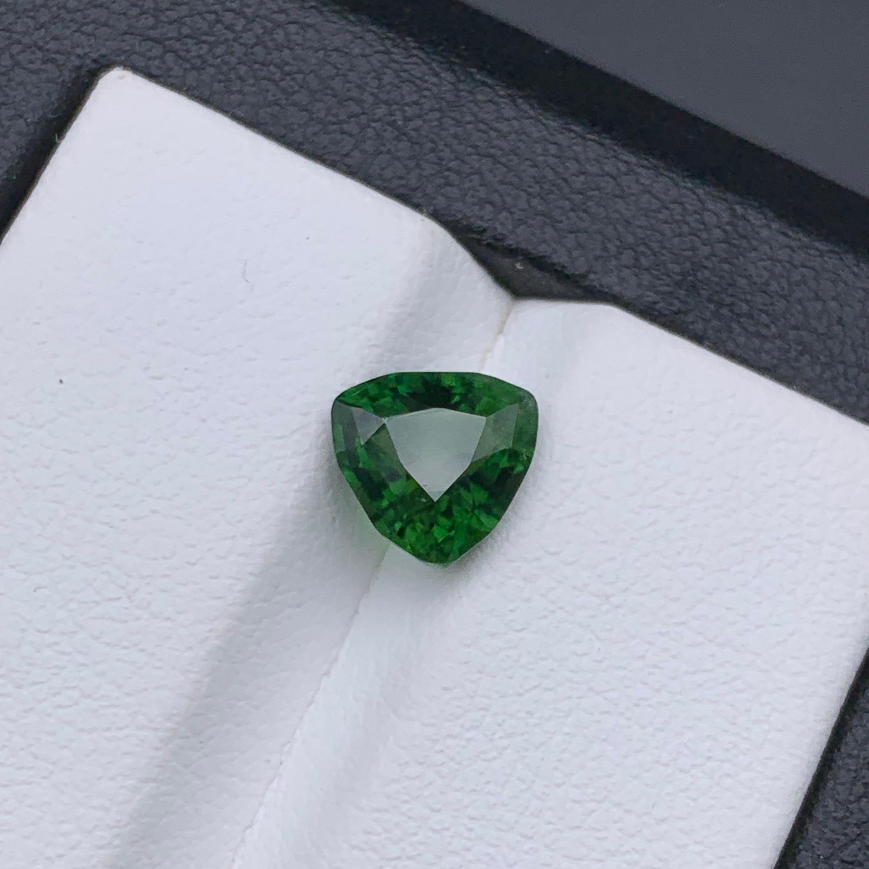 Bague en tourmaline naturelle verte forêt, pierre précieuse non sertie de 1,70 carat, taille trillion en vente 7
