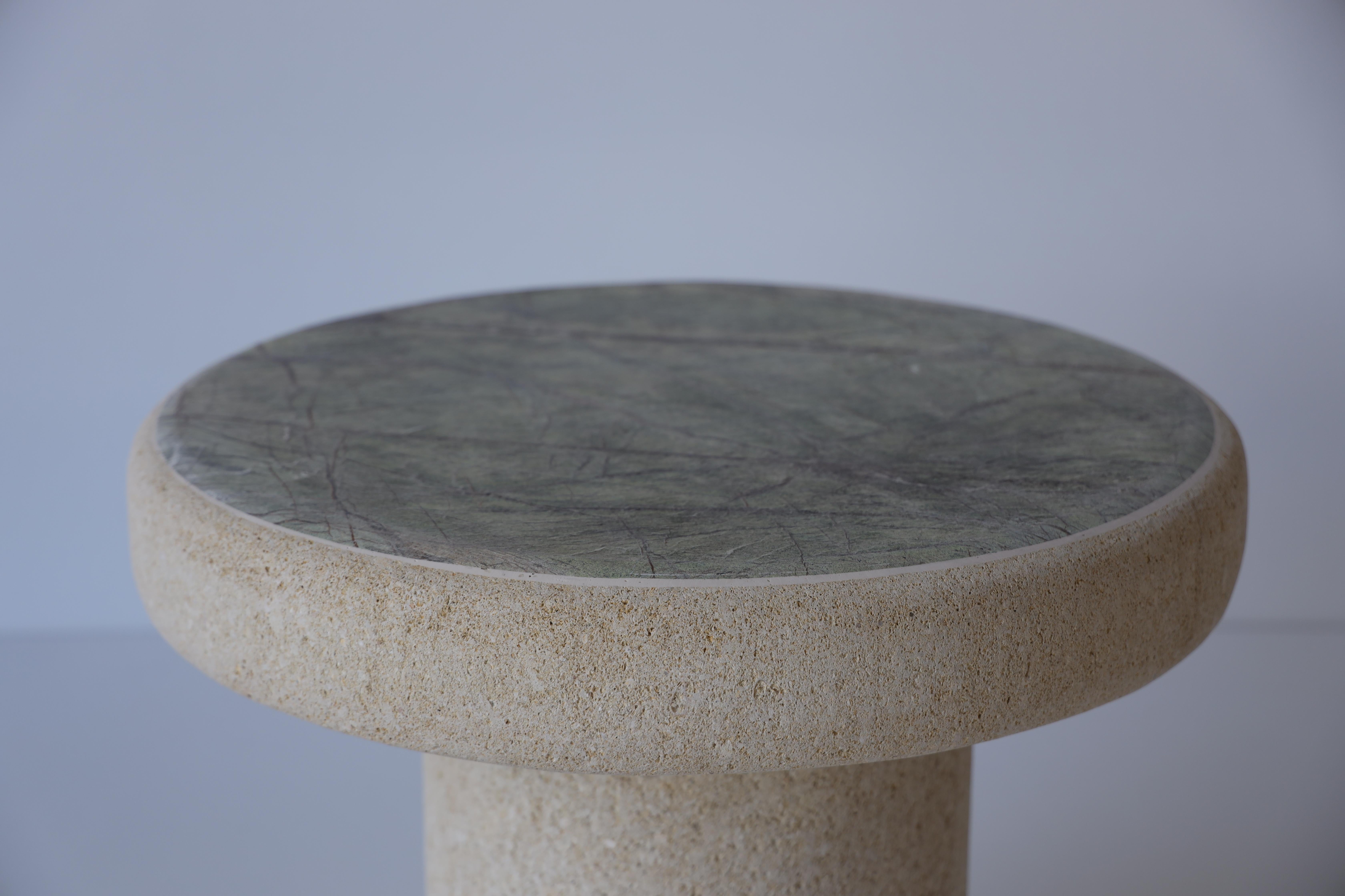Forest Green Round Marble Coffee Table In New Condition For Sale In Maywood, NJ