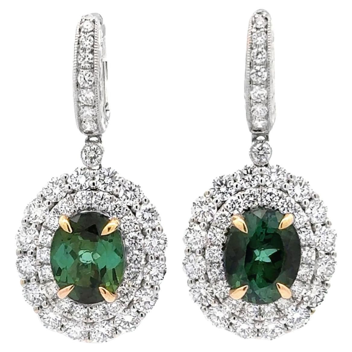 Boucles d'oreilles pendantes en or blanc 18K avec tourmaline verte et diamant