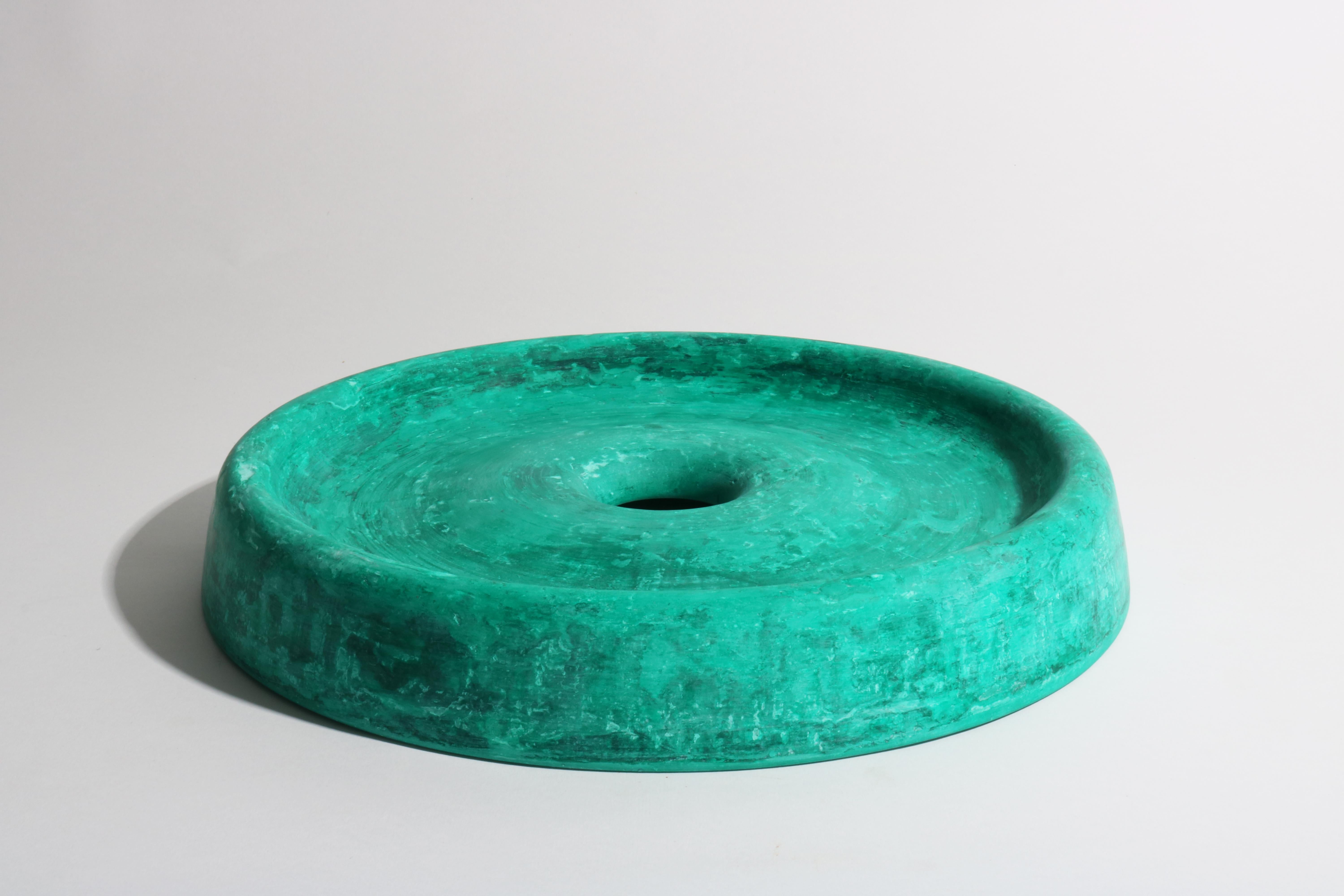 Forest green twirl bowl by Lenny Stöpp
Material: mineral powder & water-based acrylic hardener
Finish: Water-based coating
Dimensions: ± 5,5 x 35 cm
Weight: ±3kg

All pieces are handmade and therefore unique.
Because I use the running cornice