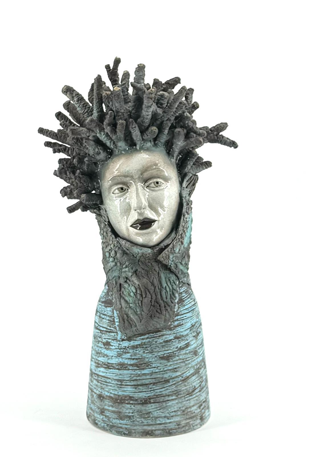 Italiano La Signora della Foresta. Un pezzo d'arte unico. Realizzato e dipinto a mano. Ceramica 2024 in vendita