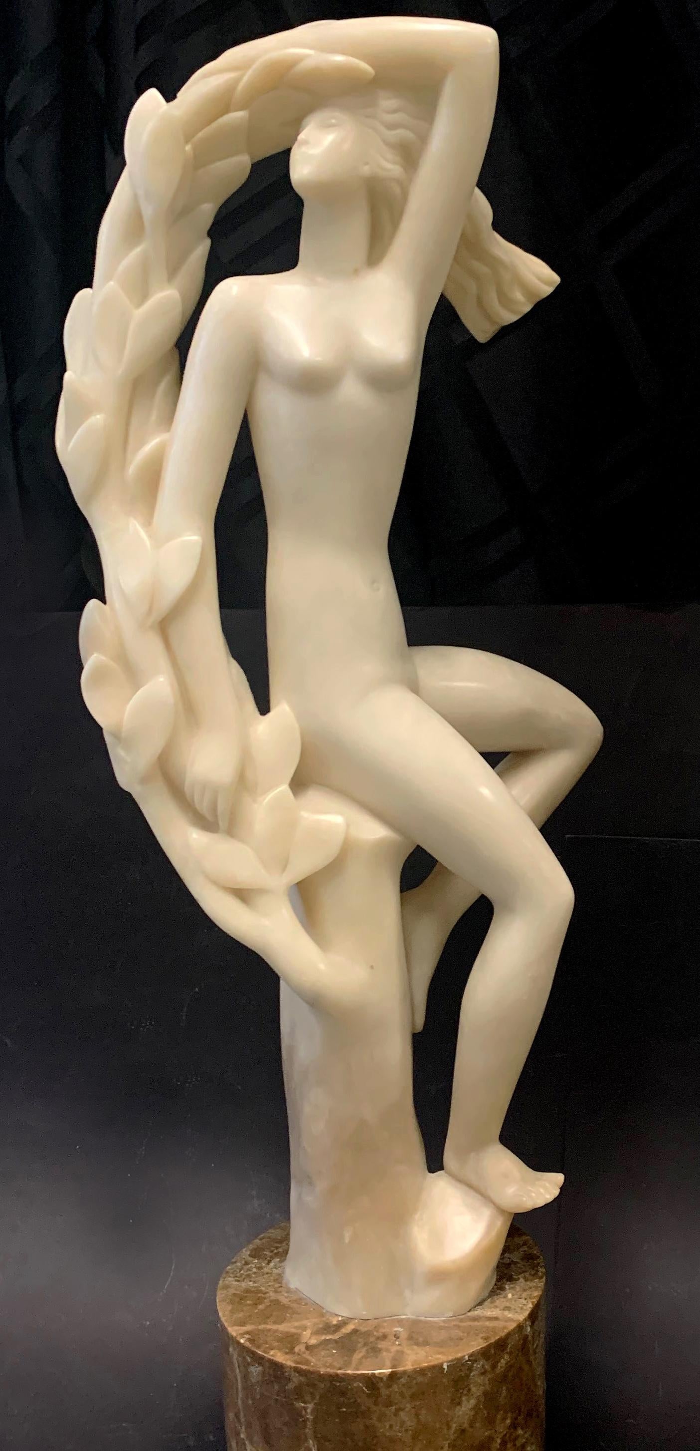Paar Art-Déco-Skulpturen mit weiblichem Akt aus Alabaster, „Forest Nymphen“, 1937 (Art déco) im Angebot