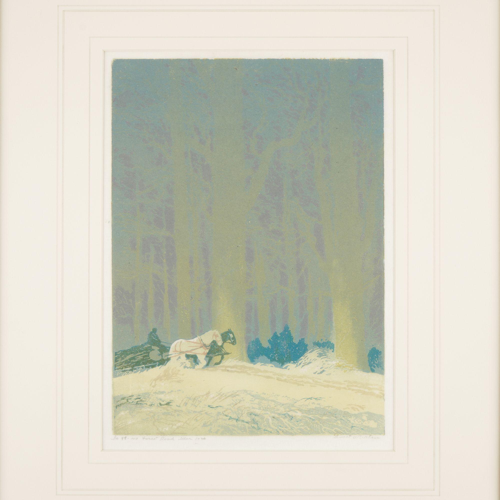 Linolschnitt auf Papier eines Waldes auf einem von Pferden gepflügten Feld. Der helle, cremefarbene Vordergrund wird durch einen Wald im Hintergrund kontrastiert, der in sanften Grün-, Lila- und Blautönen gehalten ist. Archiviert unter UV-Glas in