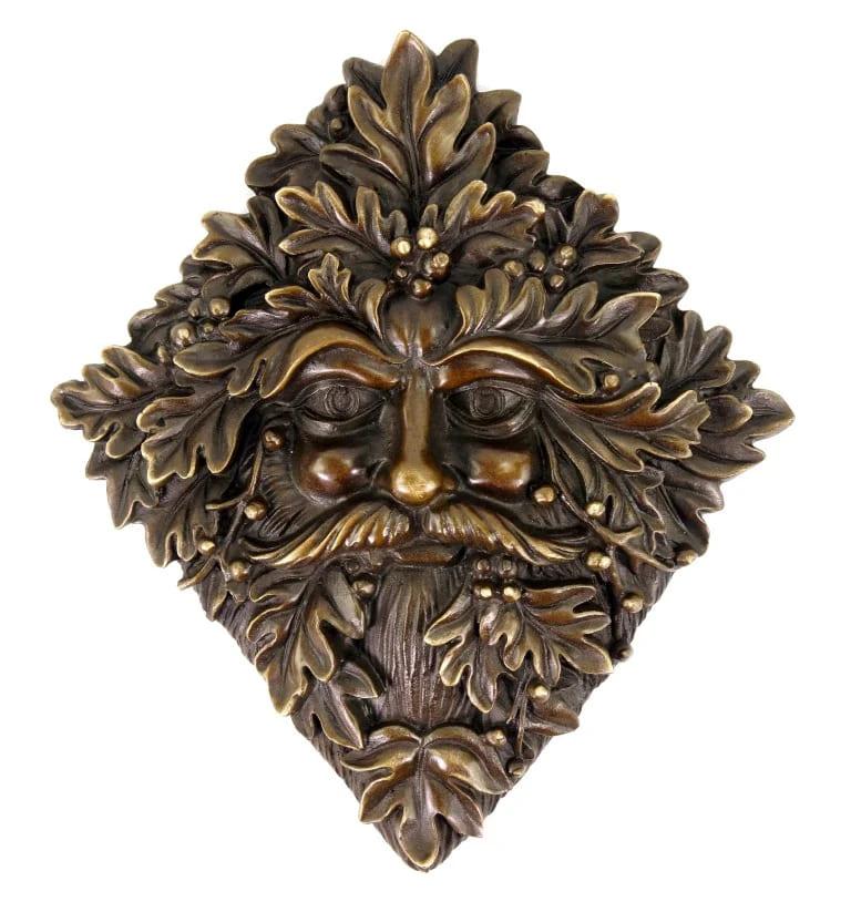 Bring magic and nature into your home with this bronze wall relief depicting the Forest Spirit. Every detail of this unique piece reflects the strength and wisdom of this protective spirit, a symbol of renewal and connection with nature.

The Forest