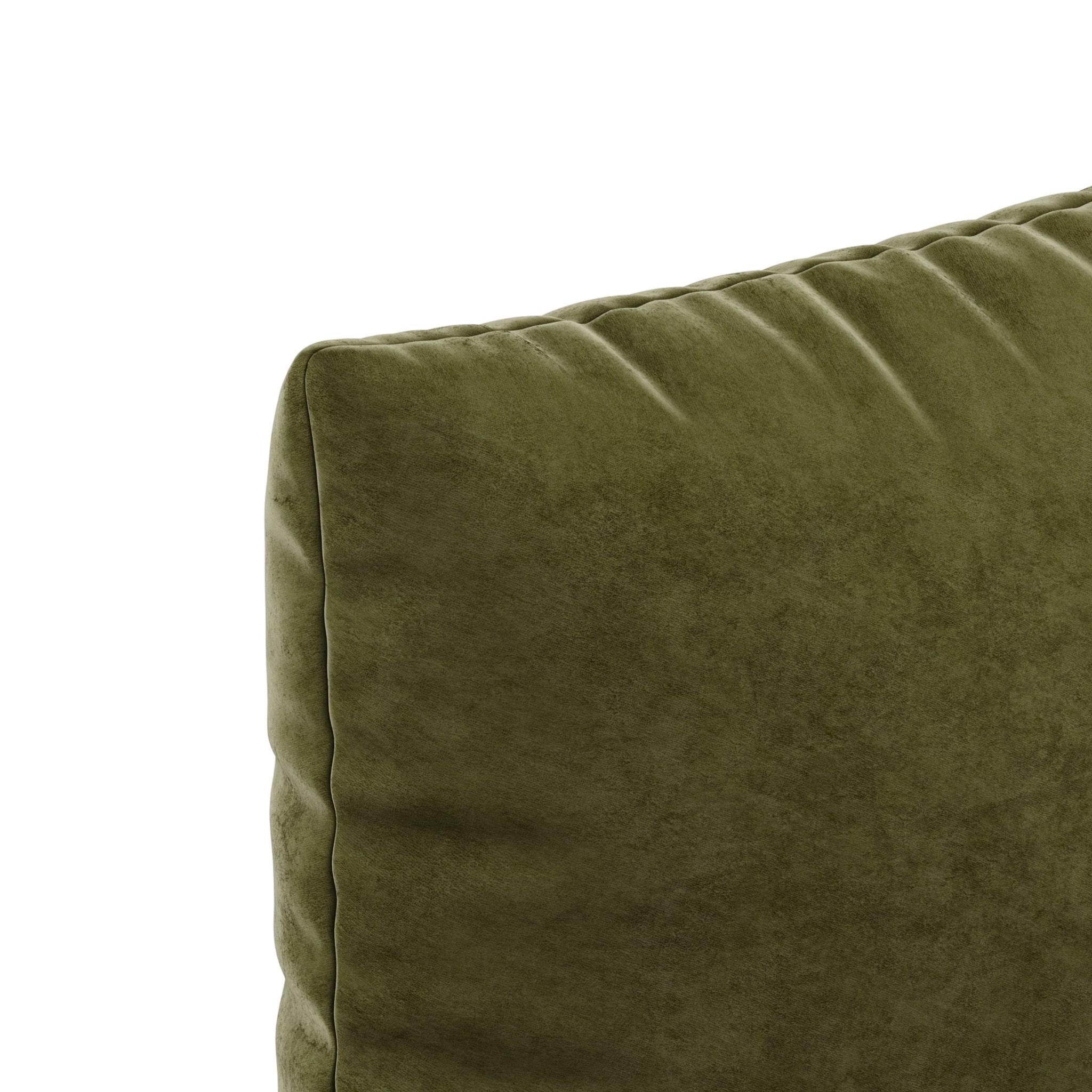 Forest velvet cushion is a square green pillow with a delicate touch. The green tone combined with the soft texture will take you to somewhere else. Somewhere outdoors, with a fresh breeze and forest smells. It is the comfort piece that is missing