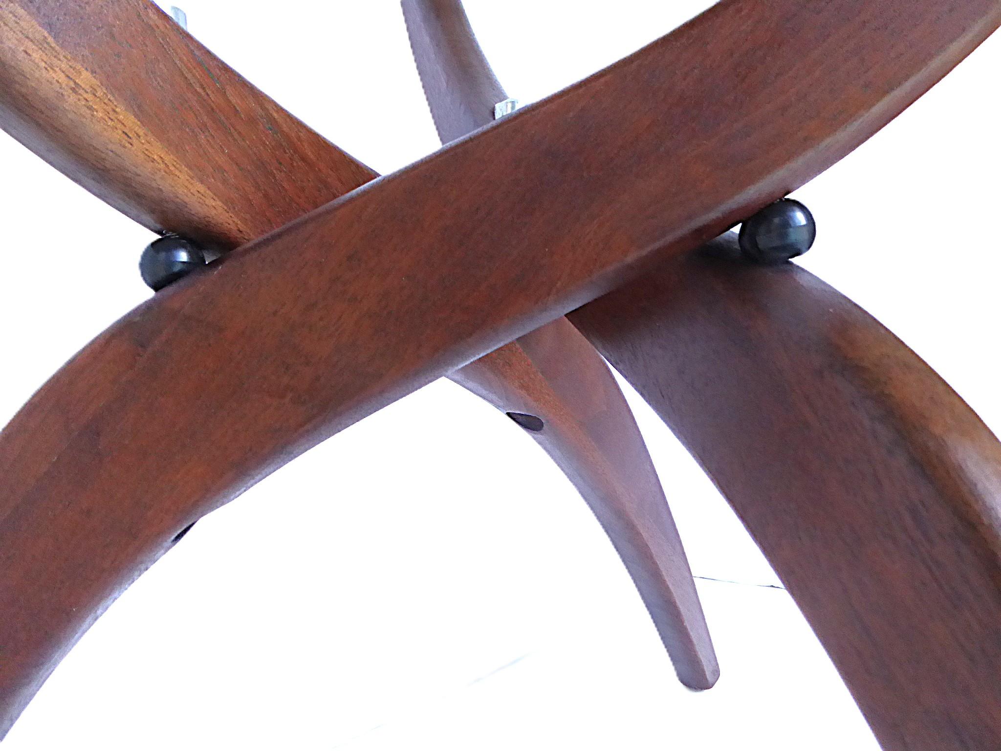 Forest Wilson Mid Century Modern Walnut Three-Leg Side Table 1960s en venta 4