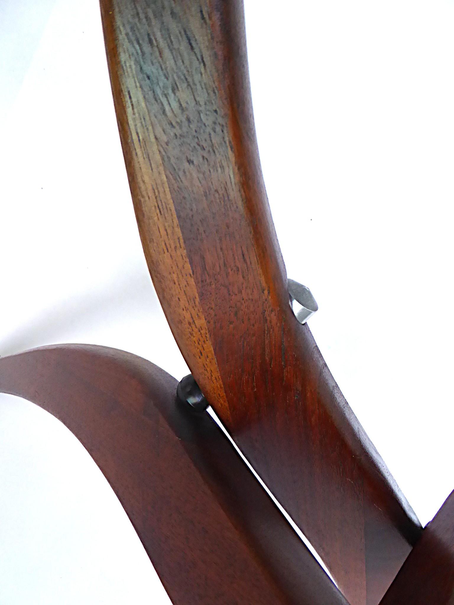 Forest Wilson Mid Century Modern Walnut Three-Leg Side Table 1960s en venta 6