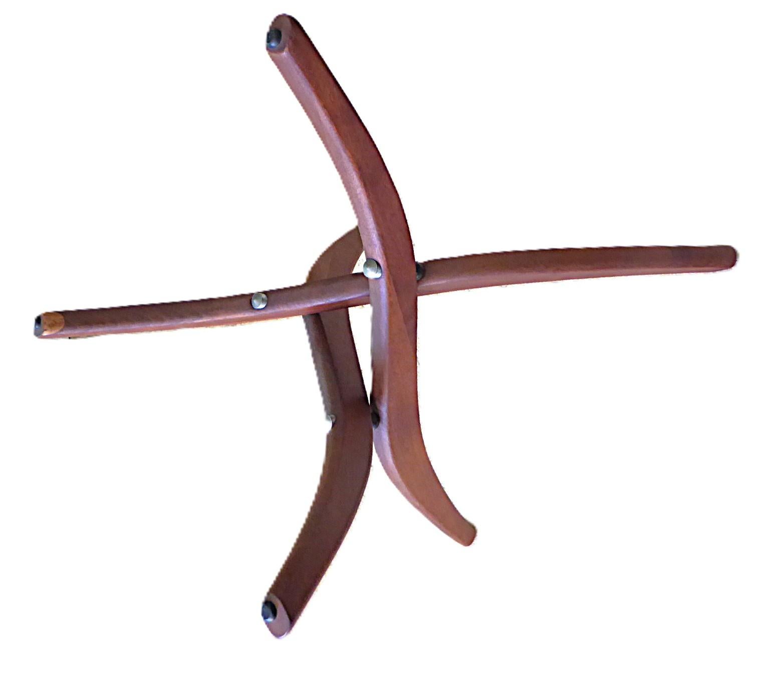 Forest Wilson Mid Century Modern Walnut Three-Leg Side Table 1960s Vidrio en venta