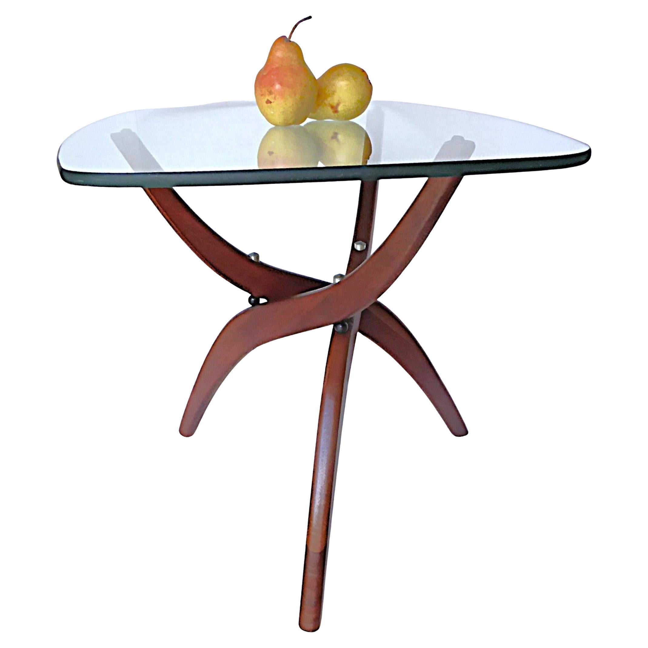 Forest Wilson Mid Century Modern Walnut Three-Leg Side Table 1960s en venta