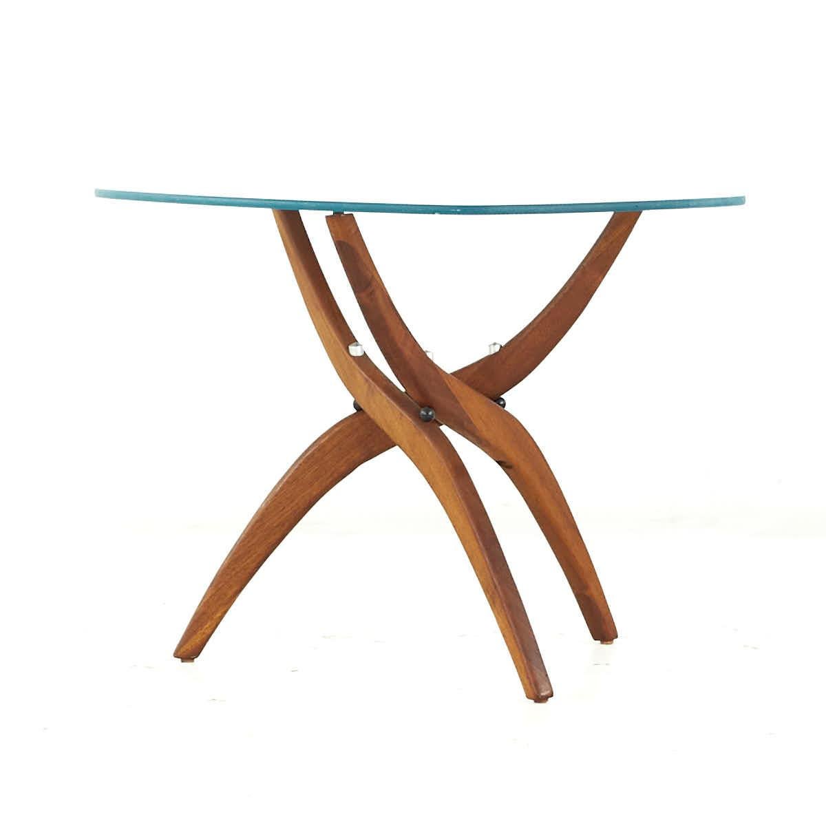 Forest Wilson Mid Century Walnut Side Tables – Pair In Good Condition For Sale In Countryside, IL