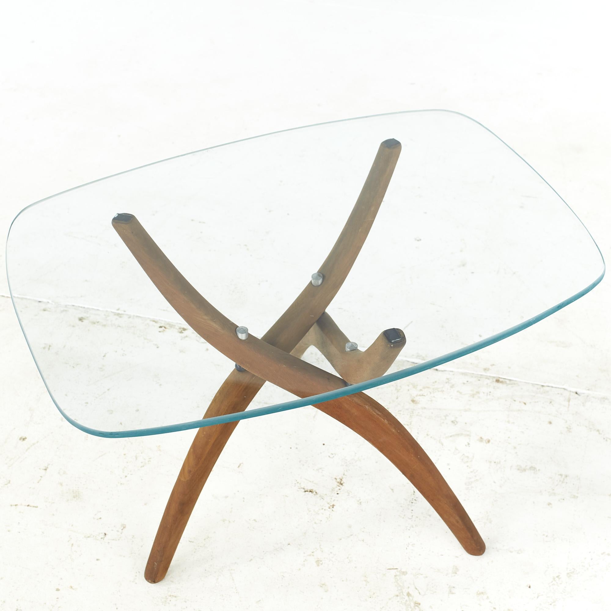 Forest Wilson Mid Century Beistelltische aus Nussbaum - Paar im Angebot 2