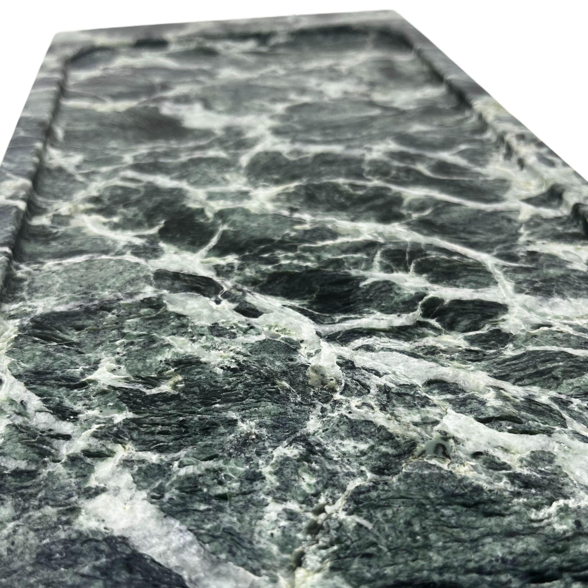 Forest - Bandeja moderna de mármol verde de los Alpes Italian en venta