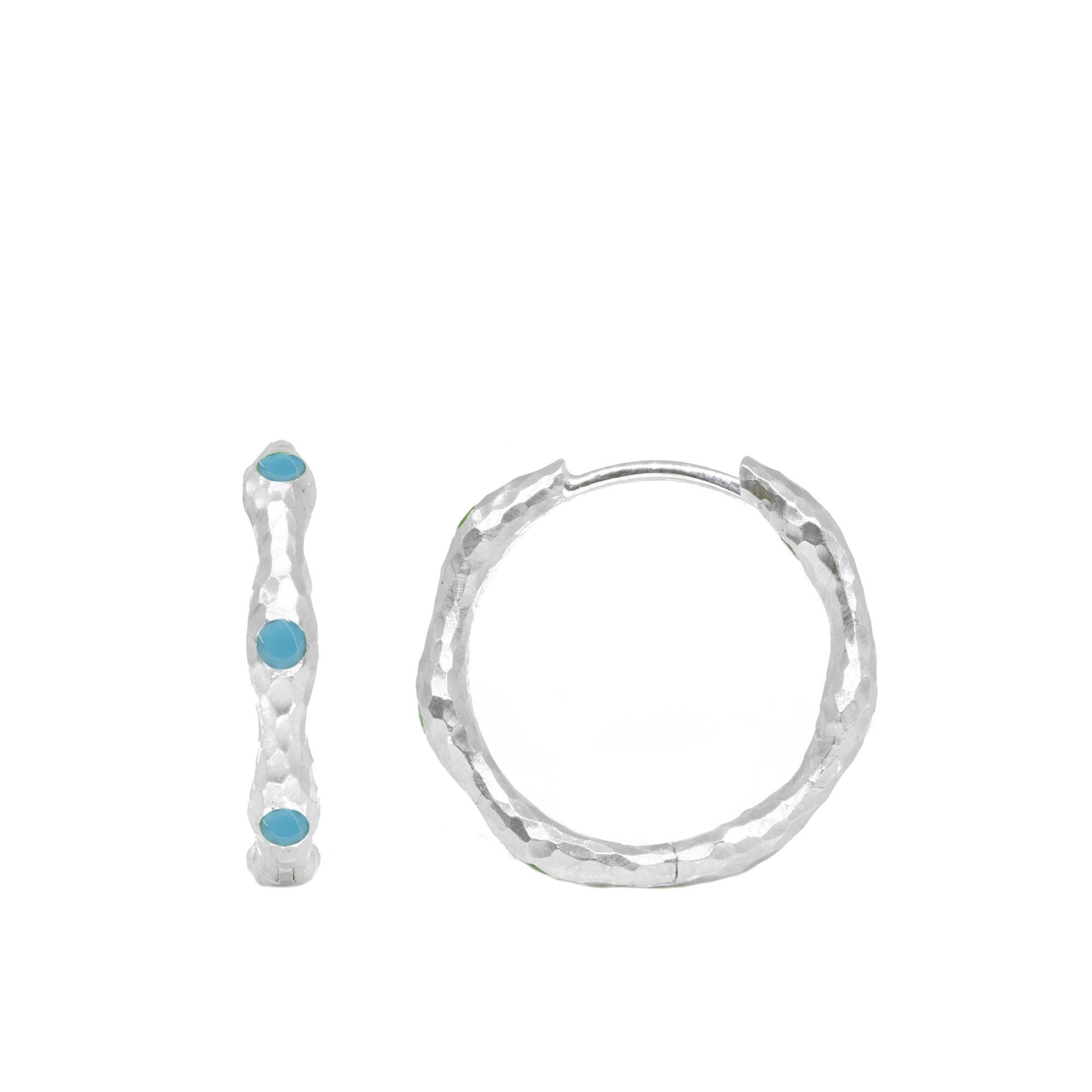 The turquoise accented sterling silver Forged Hoop Earrings are made for dangling your favorite Charms (or a few). Or wear them on their own for an effortless, understated look. 

Metal: Sterling Silver
Stone carat: 1.25
Size: 22mm
Stone size: