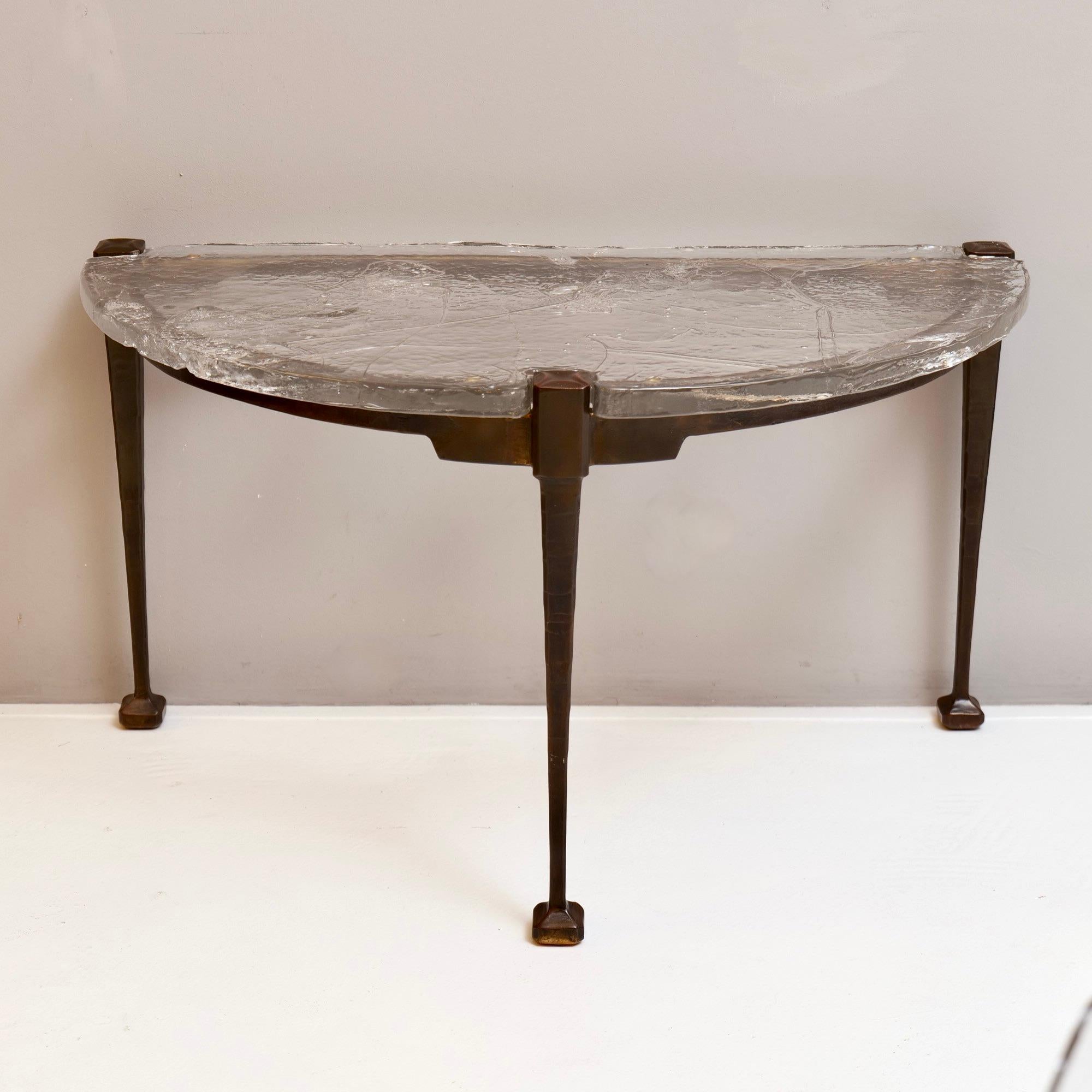 - original Lothar Klute table signed LK 94
- heavy brutalist cast glass and forged bronze
- 80s brutalism design
- perfect condition
- beautiful patina

size:
79 x cm x 45 cm  x 45 cm
