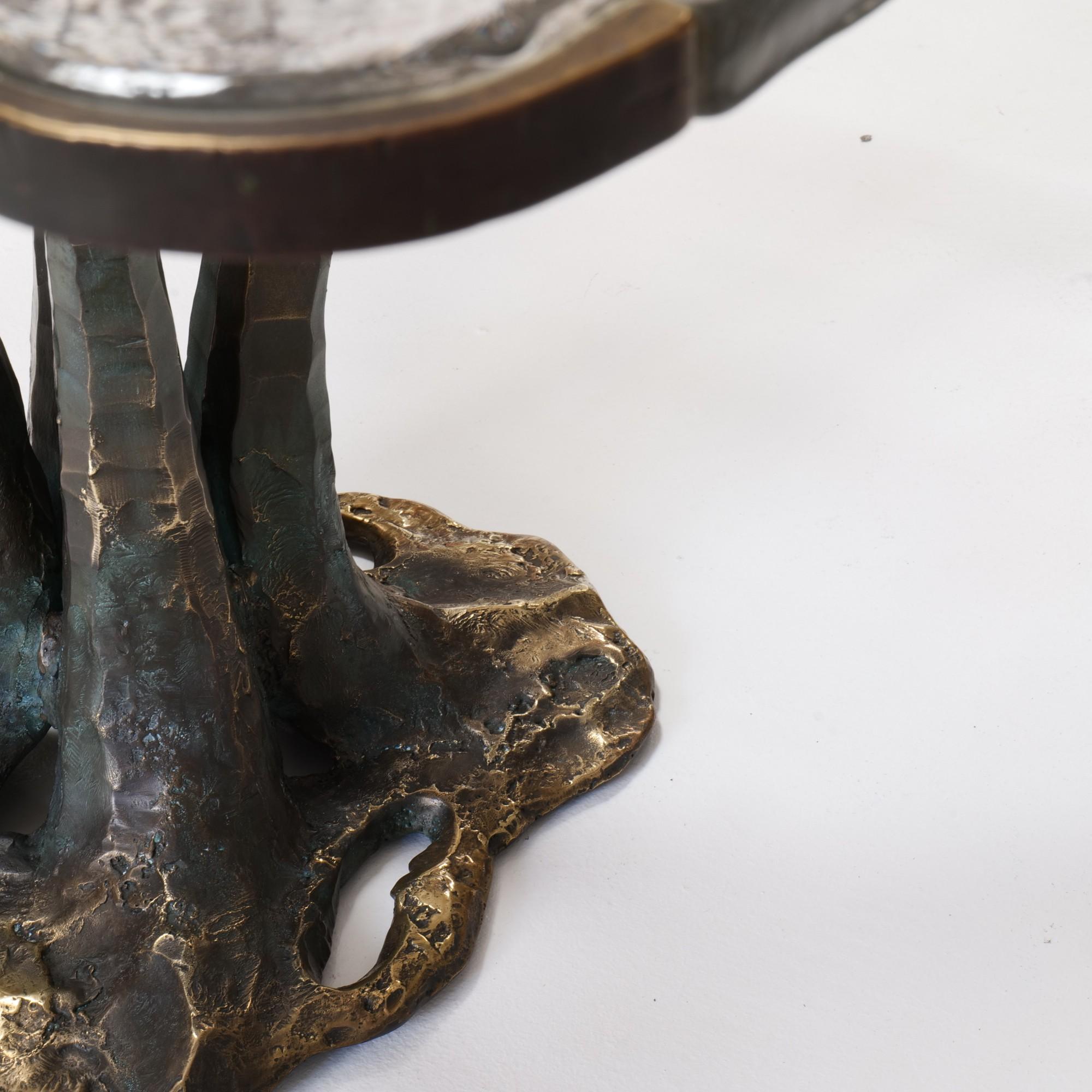 Table en bronze forgé avec découpe  verre en cristal de plomb - par Lothar Klute en vente 3