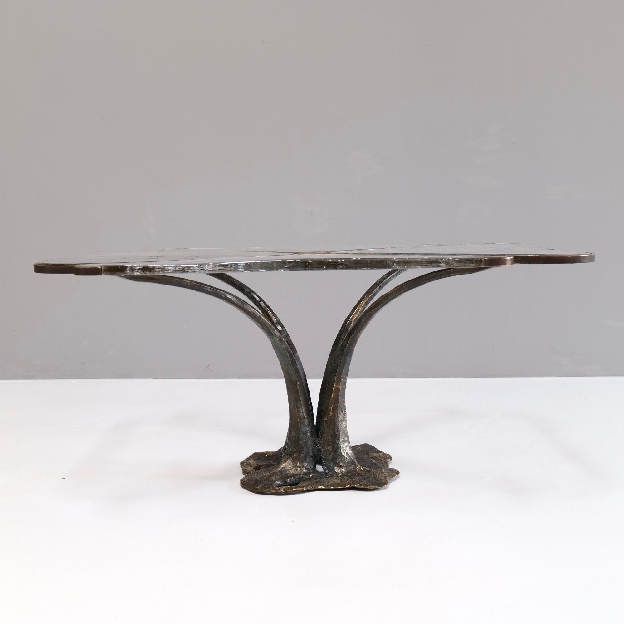 Table en bronze forgé avec découpe  verre en cristal de plomb - par Lothar Klute en vente 7