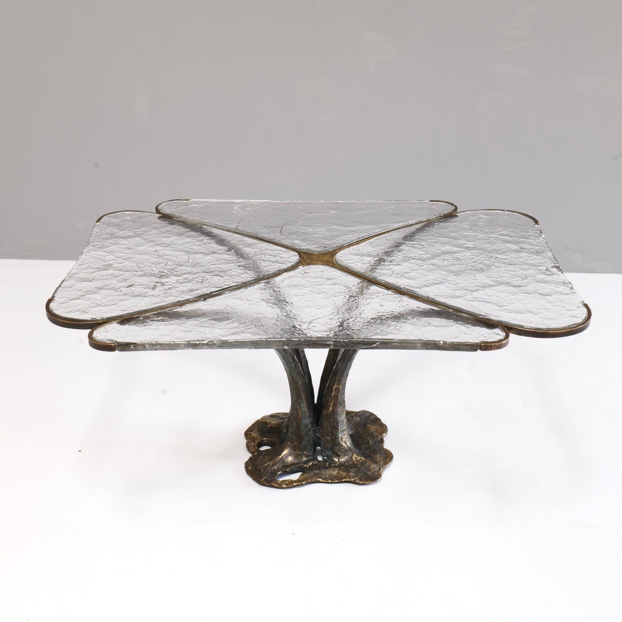 Allemand Table en bronze forgé avec découpe  verre en cristal de plomb - par Lothar Klute en vente