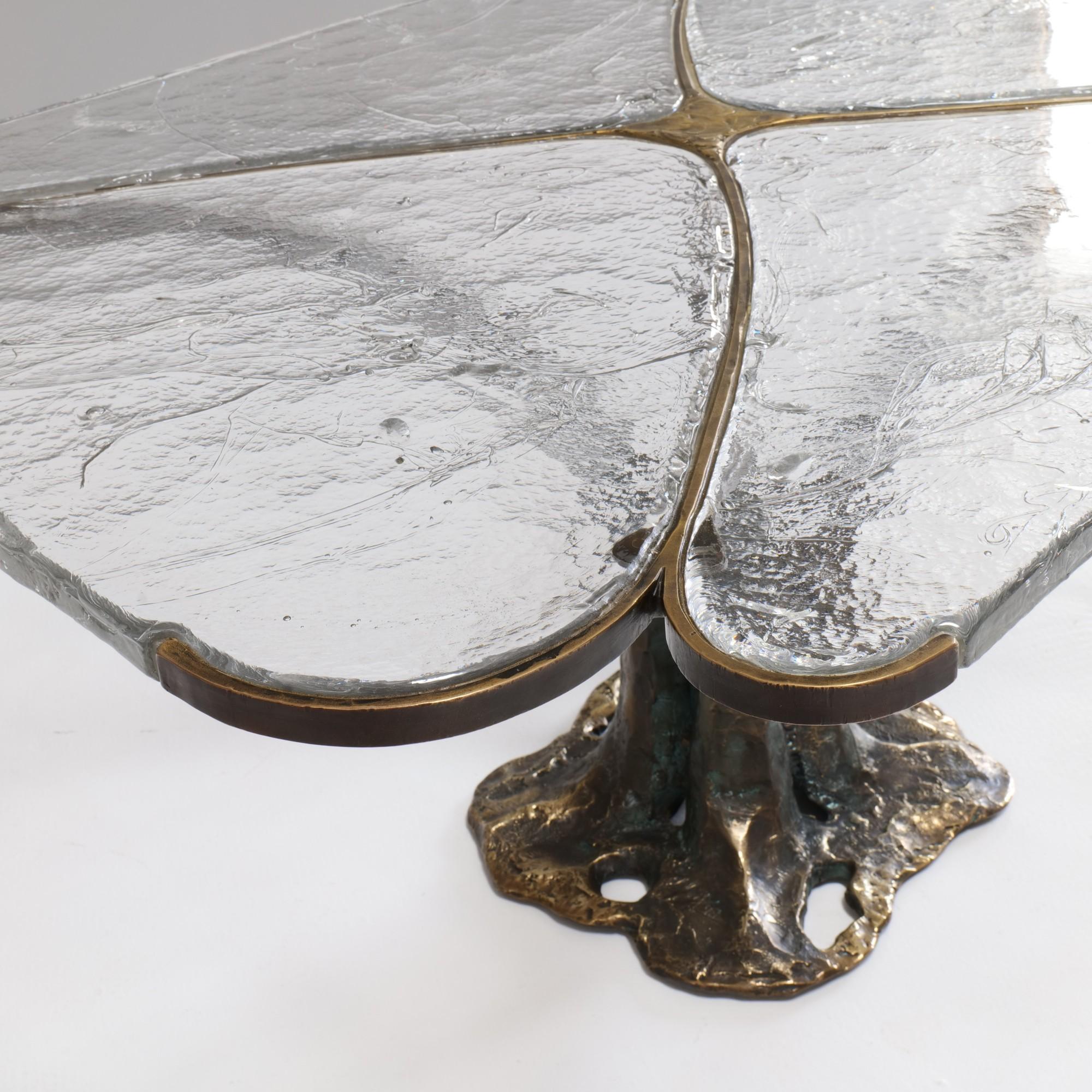 Fin du 20e siècle Table en bronze forgé avec découpe  verre en cristal de plomb - par Lothar Klute en vente