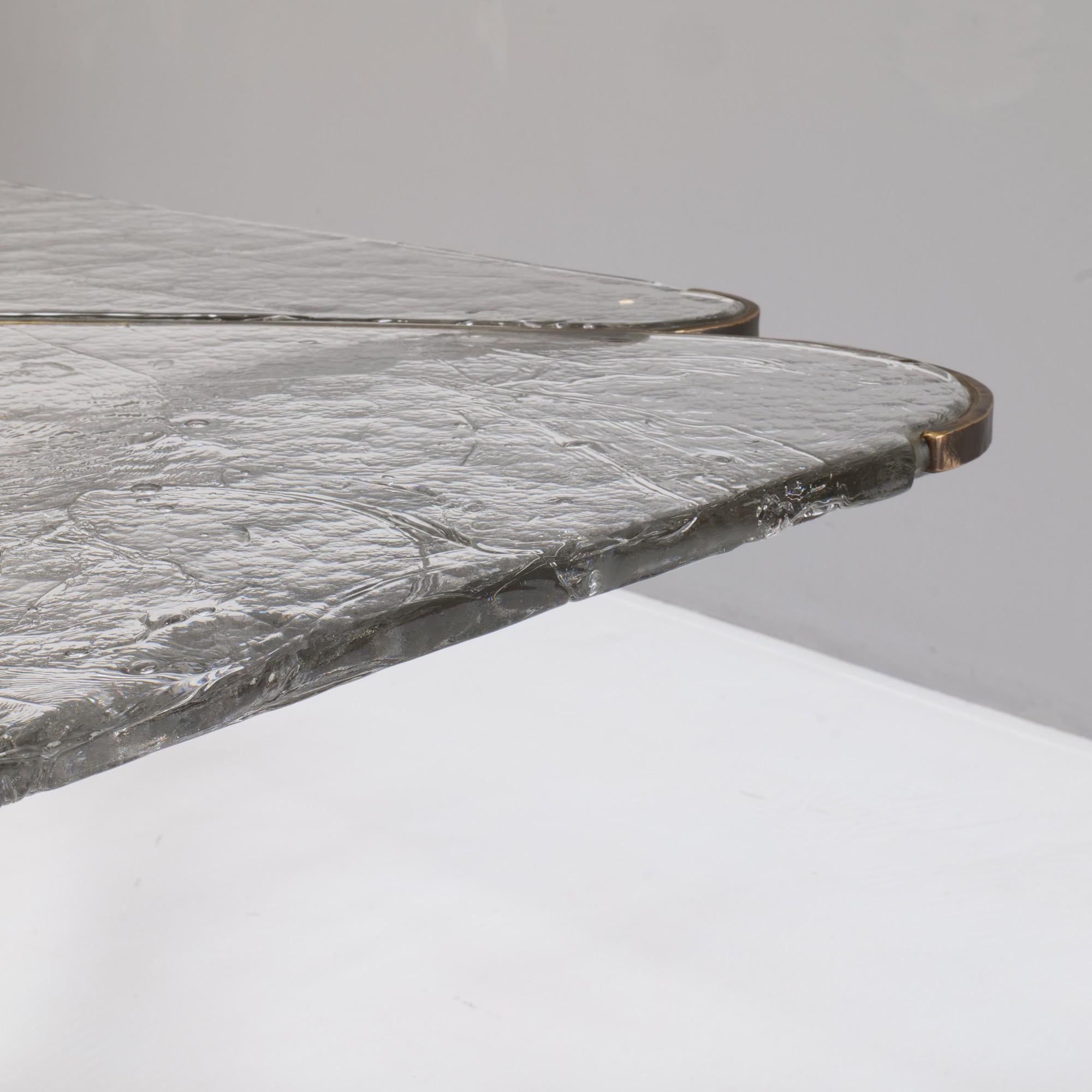 Table en bronze forgé avec découpe  verre en cristal de plomb - par Lothar Klute en vente 1
