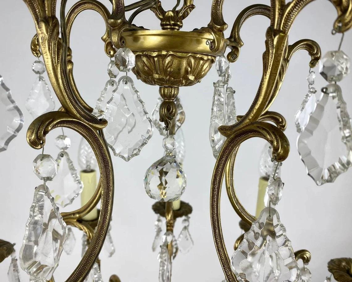 Doré Lustre français en bronze doré forgé et cristal, années 1960 en vente
