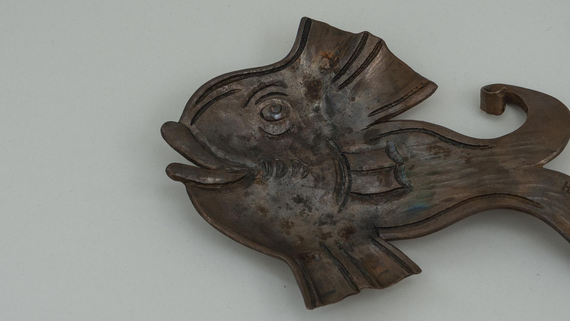 Geschmiedeter Eisen-Aschenbecher in Form eines Fisches, Wien, ca. 1960er Jahre im Angebot 9