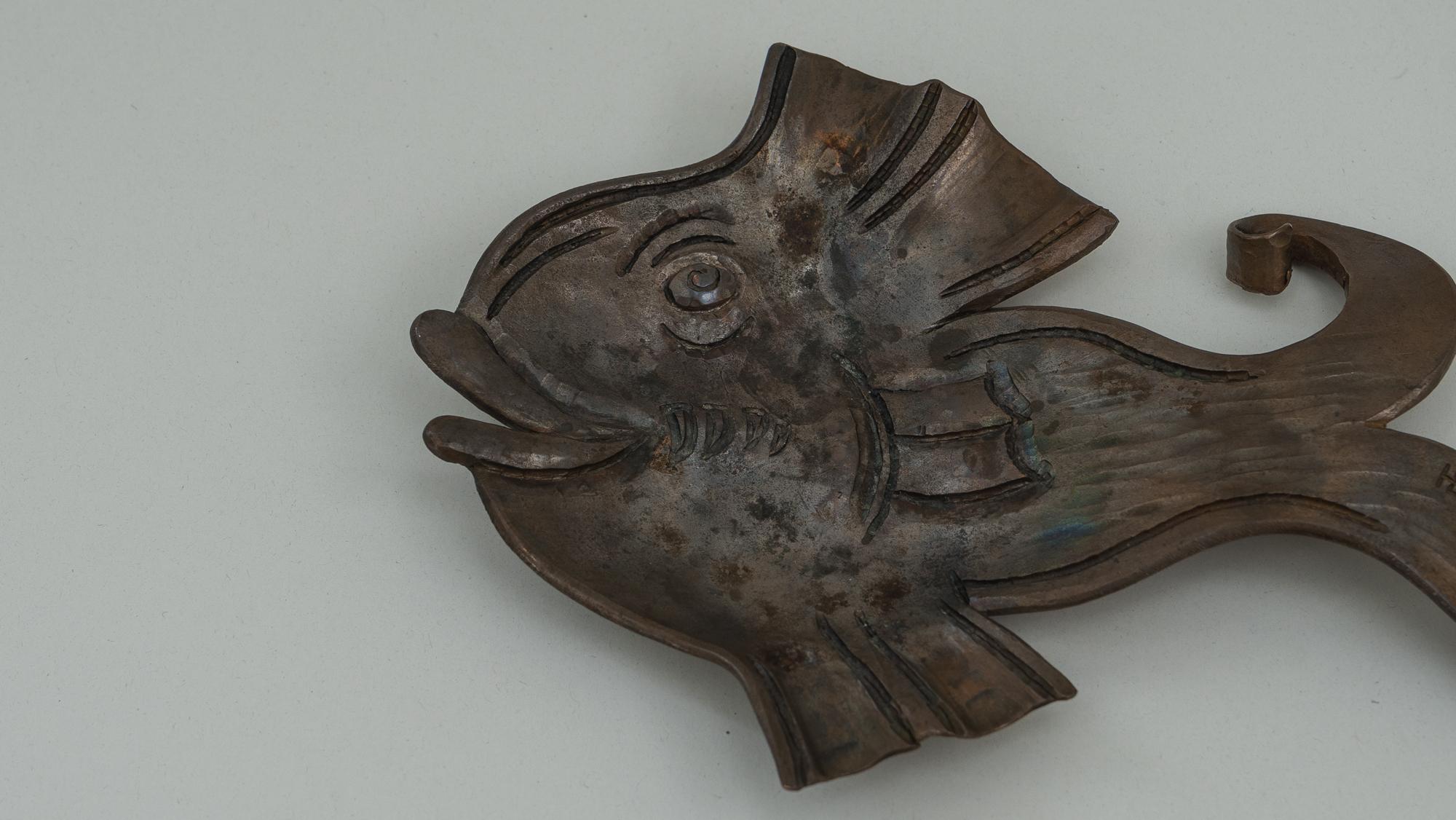 Cenicero de hierro forjado en forma de pez, Viena, hacia 1960 en venta 4