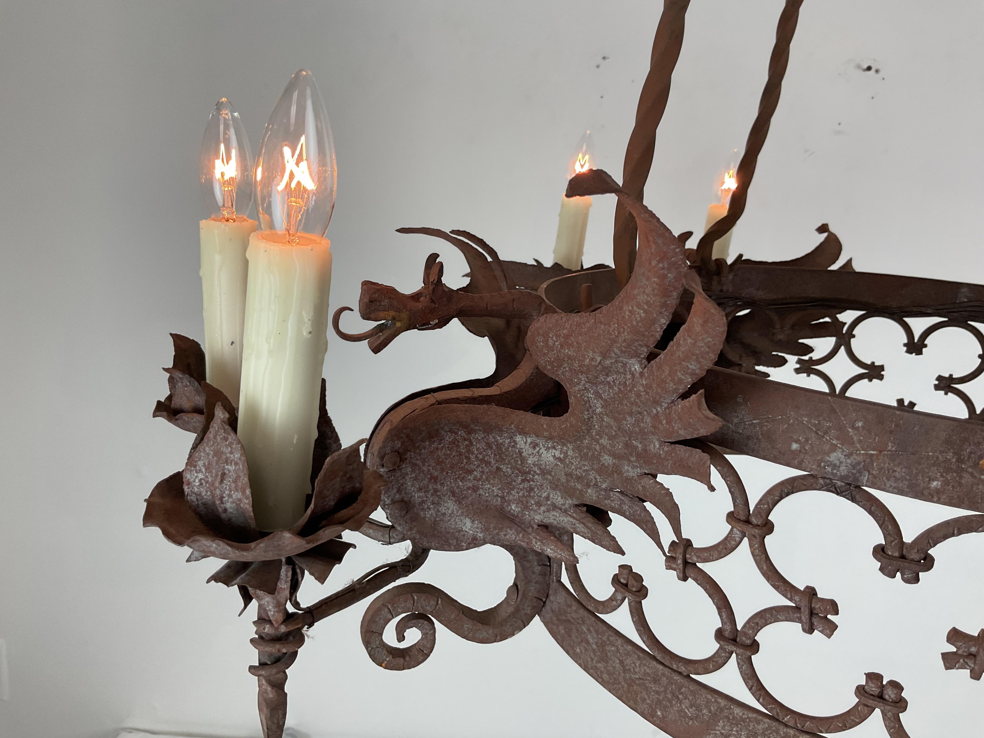 Lampadario a forma di drago in ferro forgiato in vendita 4