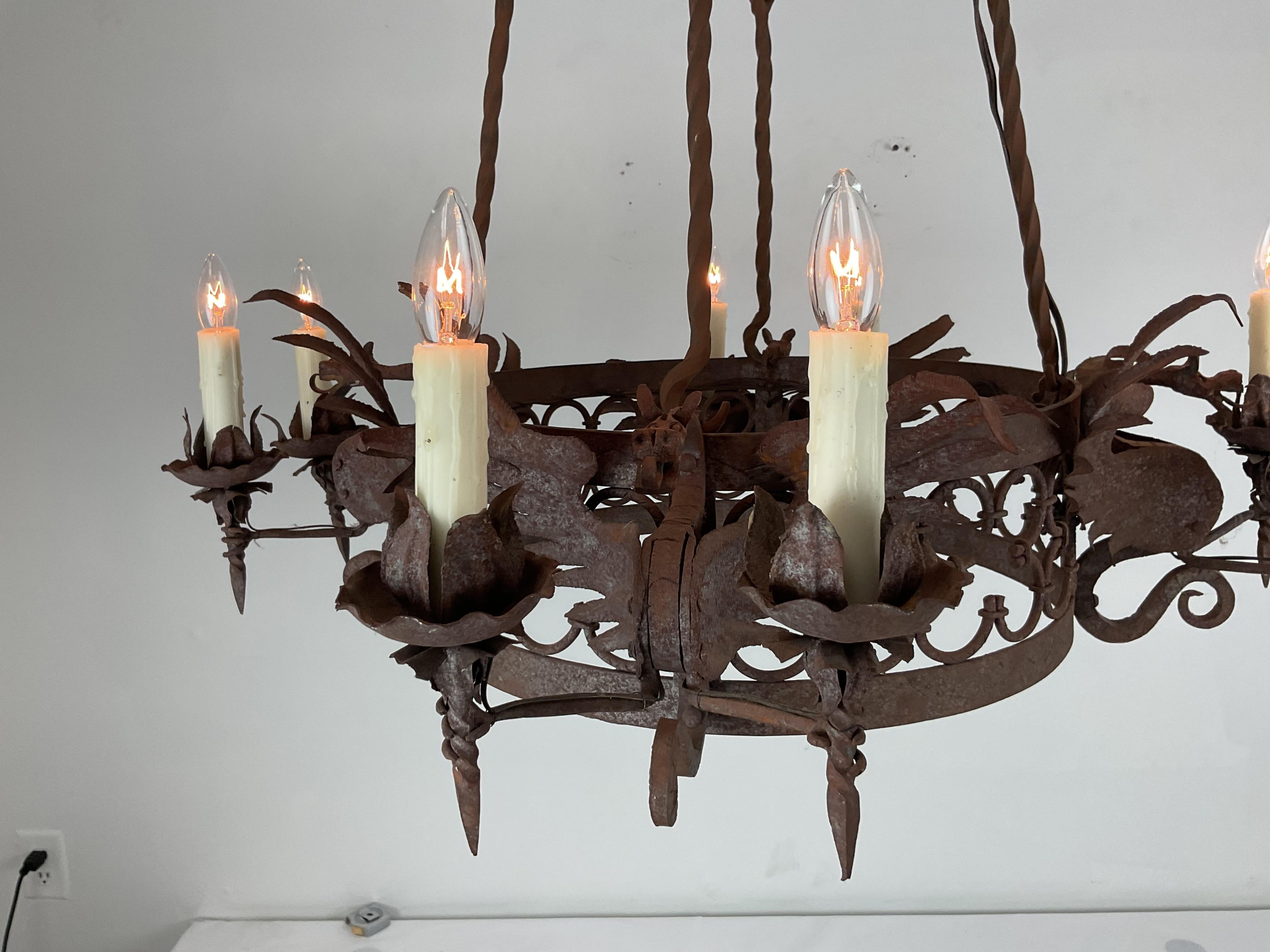 Lampadario a forma di drago in ferro forgiato In condizioni buone in vendita a West Palm Beach, FL